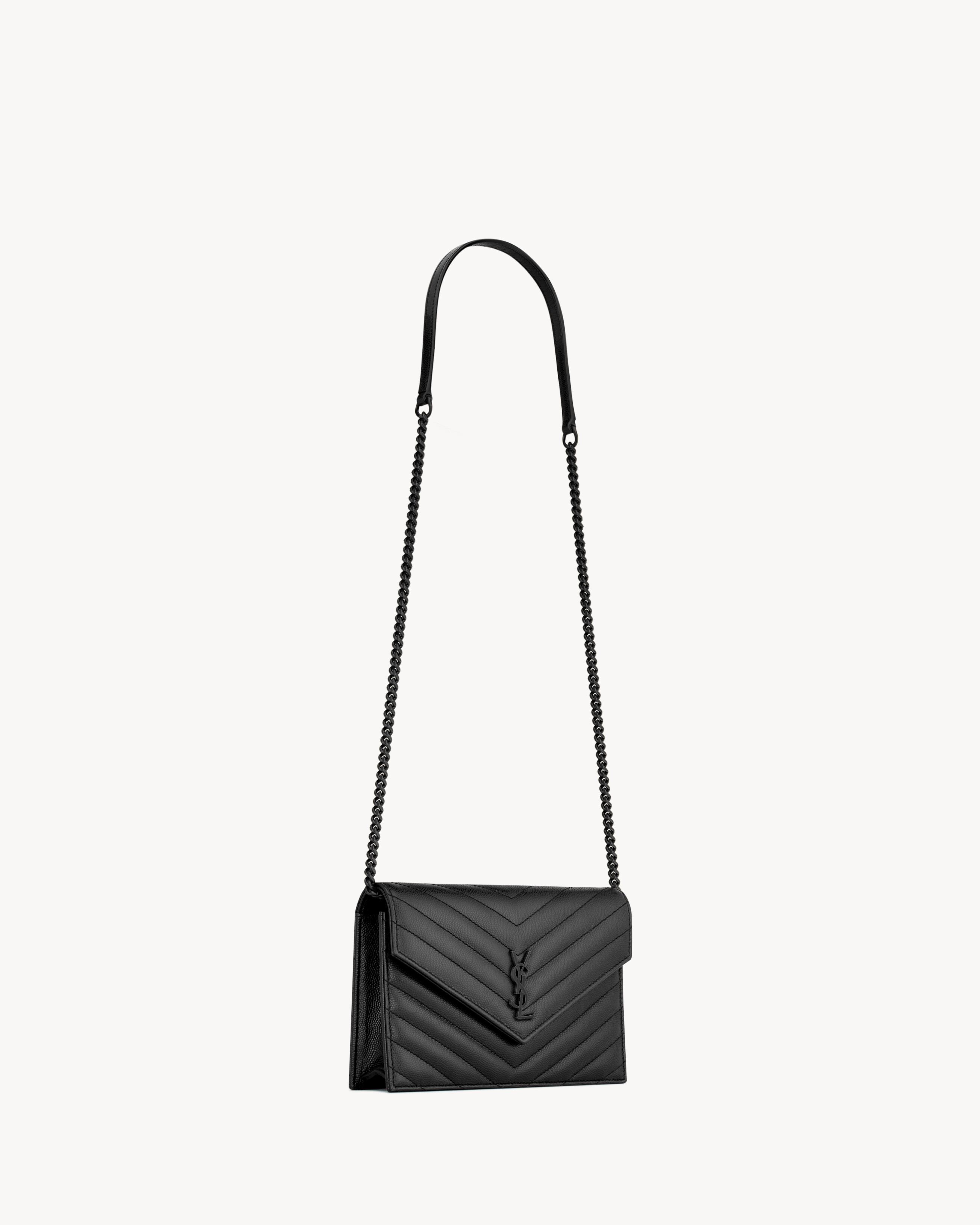 CASSANDRE ENVELOPE CHAIN WALLET IN GRAIN DE POUDRE LEATHER