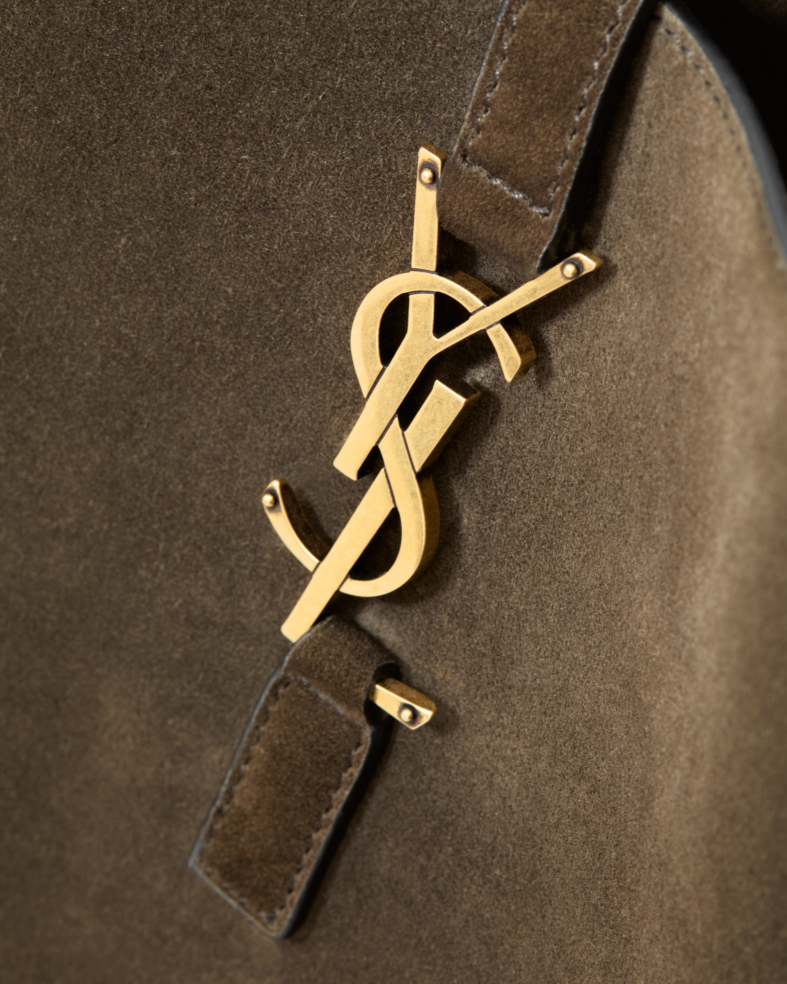 LE 5 À 7 supple crossbody in suede