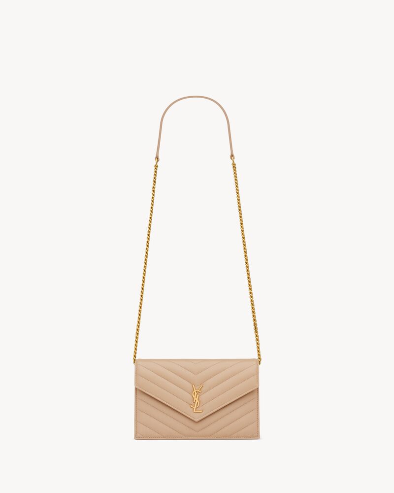 CASSANDRE ENVELOPE CHAIN WALLET IN GRAIN DE POUDRE LEATHER