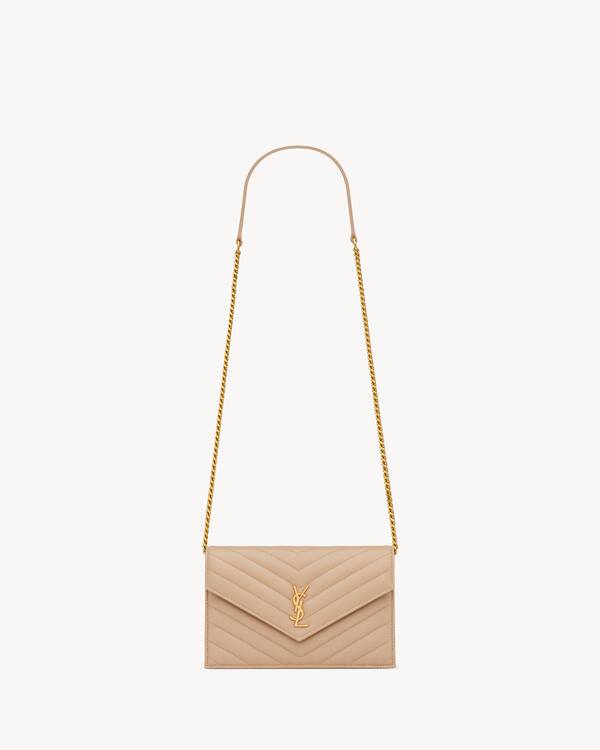 CASSANDRE ENVELOPE CHAIN WALLET IN GRAIN DE POUDRE LEATHER