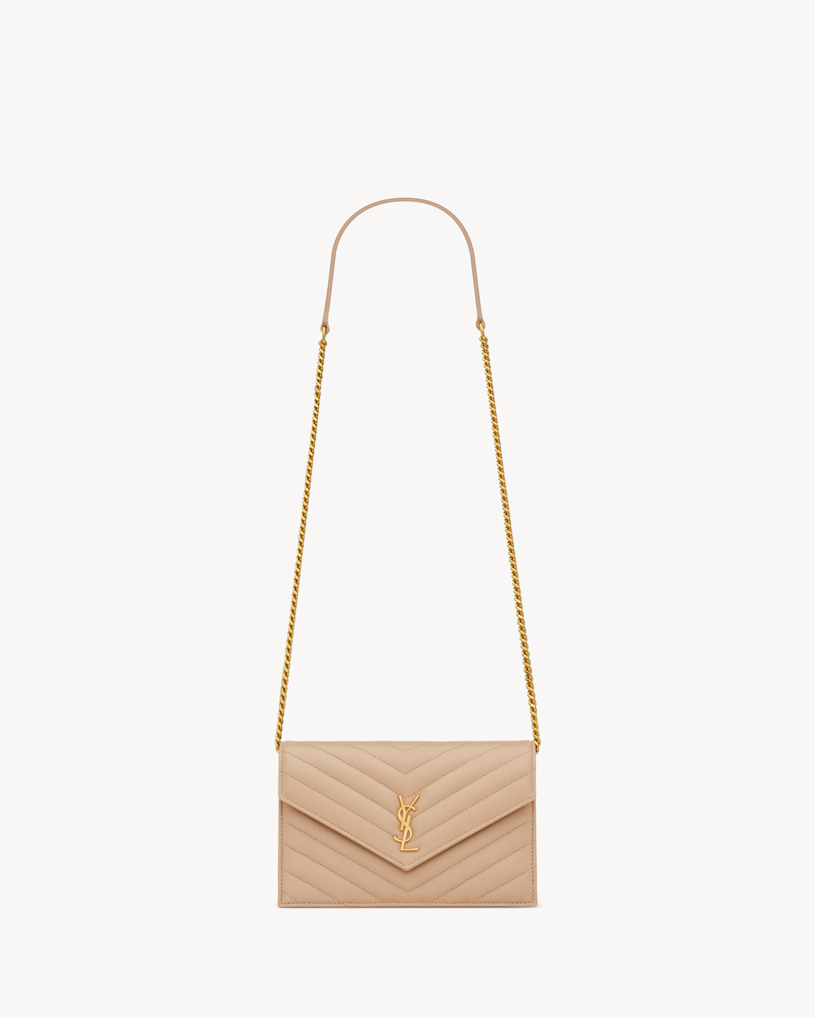 CASSANDRE ENVELOPE CHAIN WALLET IN GRAIN DE POUDRE LEATHER