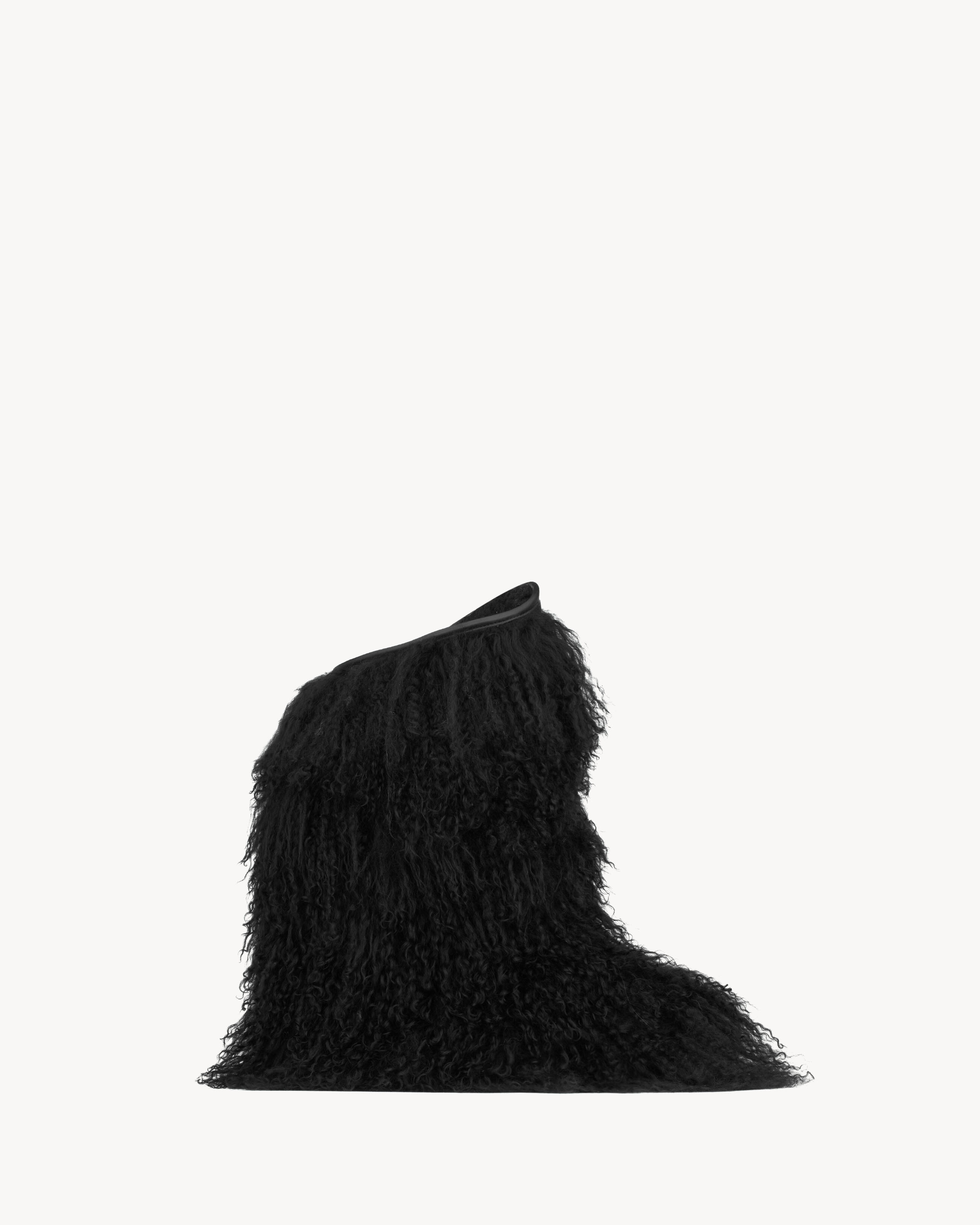 SNOW BOOTS IN SHEARLING
