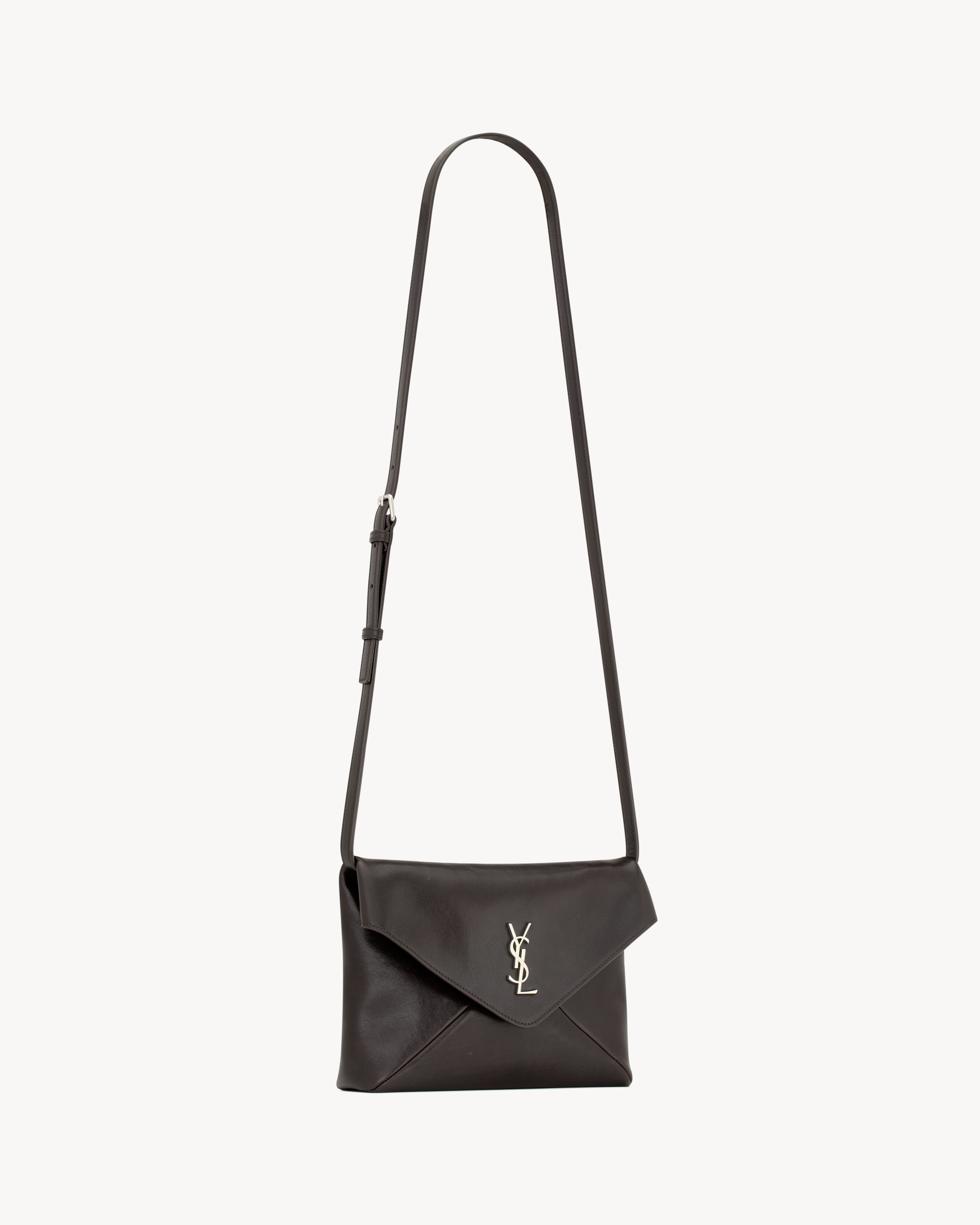 CASSANDRE envelope messenger in leather