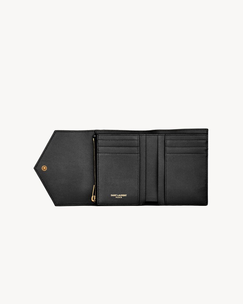 CASSANDRE MATELASSÉ Cartera compacta de tres compartimentos de piel repujada grain de poudre