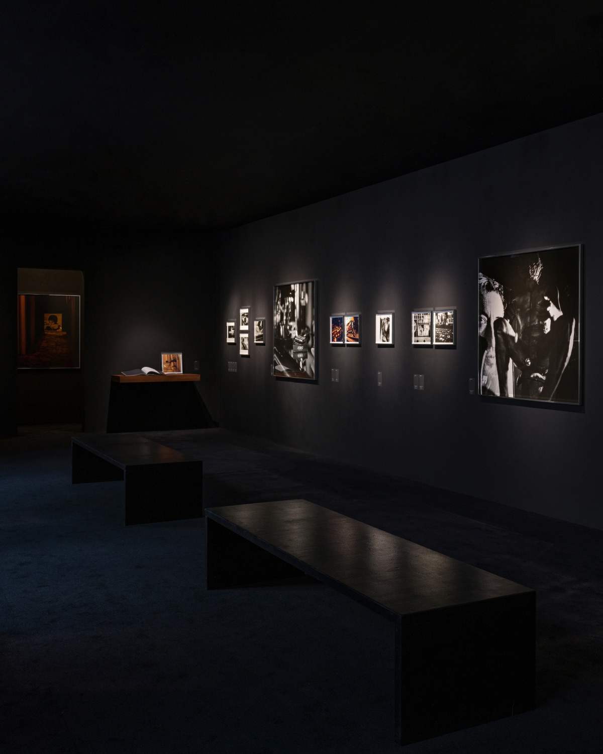 LA MAISON > CHARLOTTE GAINSBOURG 5 BIS EXHIBITION > Slider > Item 1 > Image