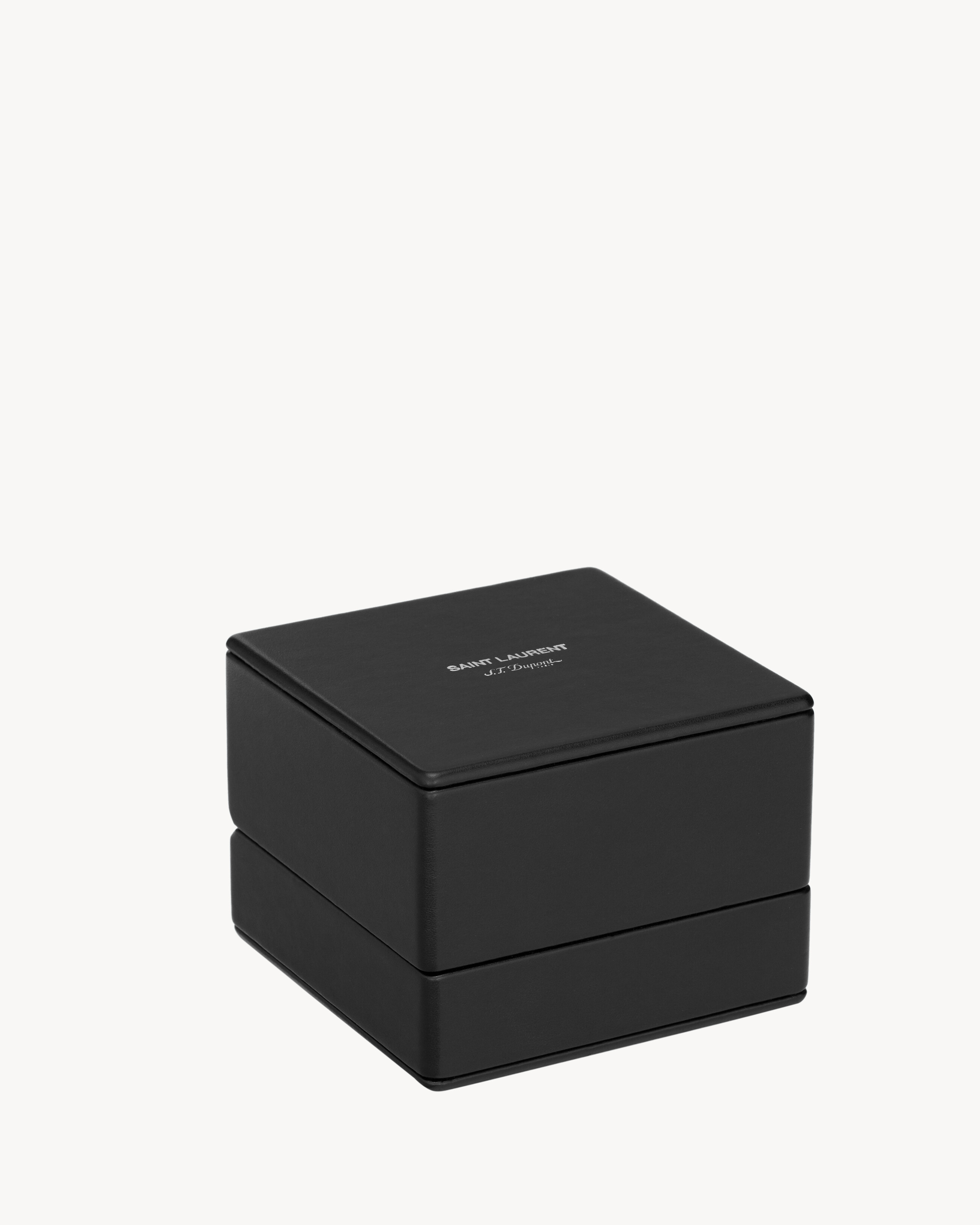 S.T. DUPONT BRIQUET ORFÈVRE EN MÉTAL