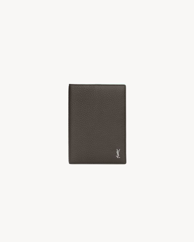 TINY CASSANDRE passport case in grained leather
