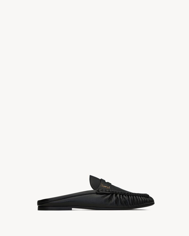 LE LOAFER Pantoletten aus glänzendem Leder in Knitteroptik