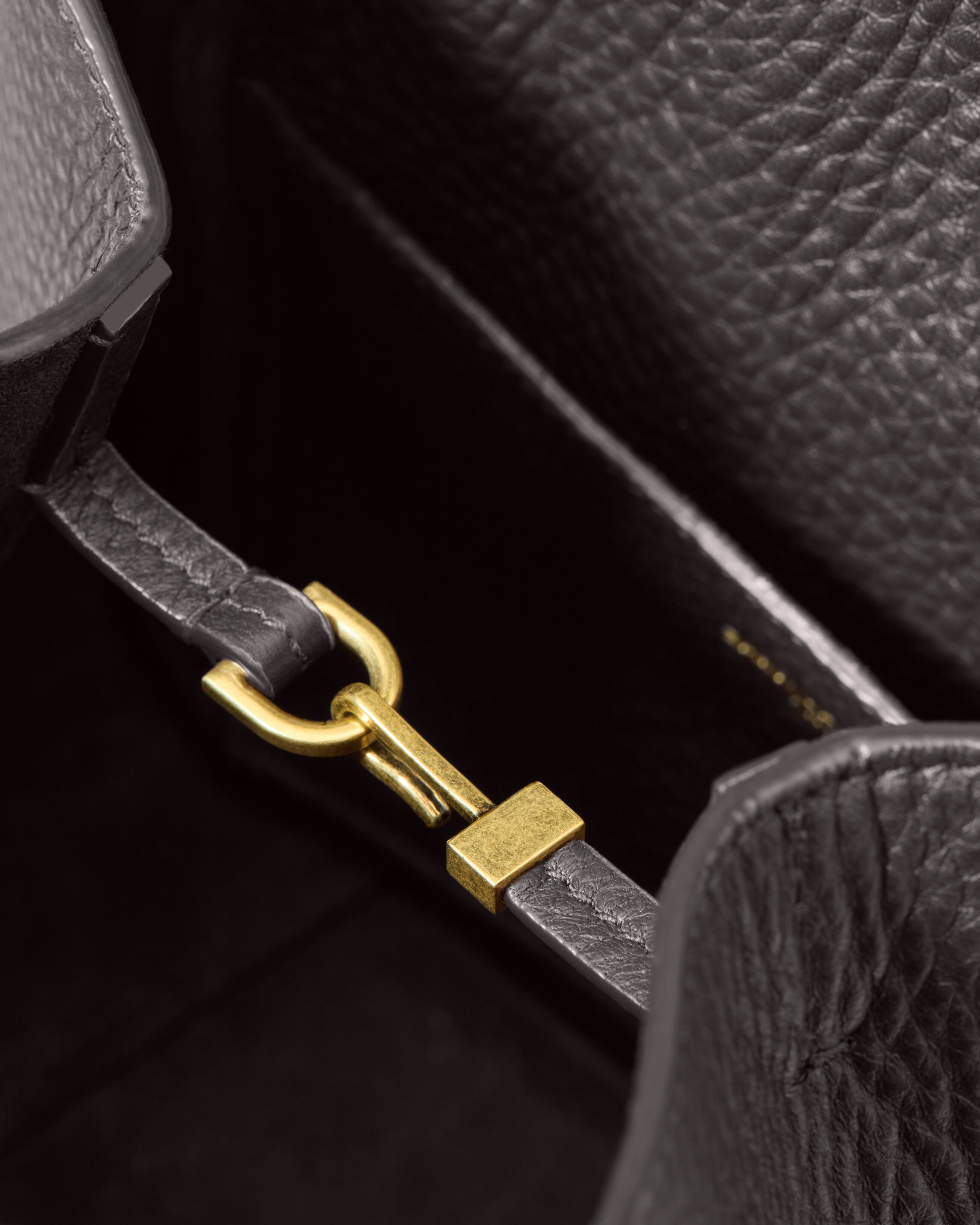 LE 5 À 7 BABY BEA in grained leather