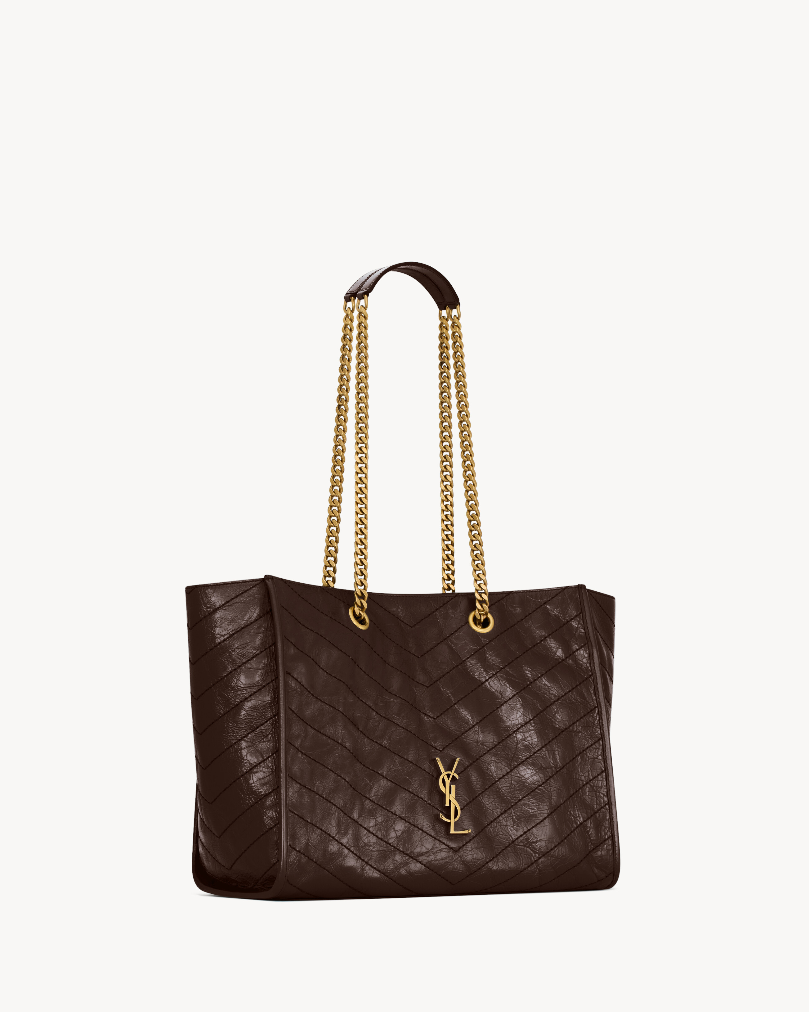 NIKI shopping in vintage leather