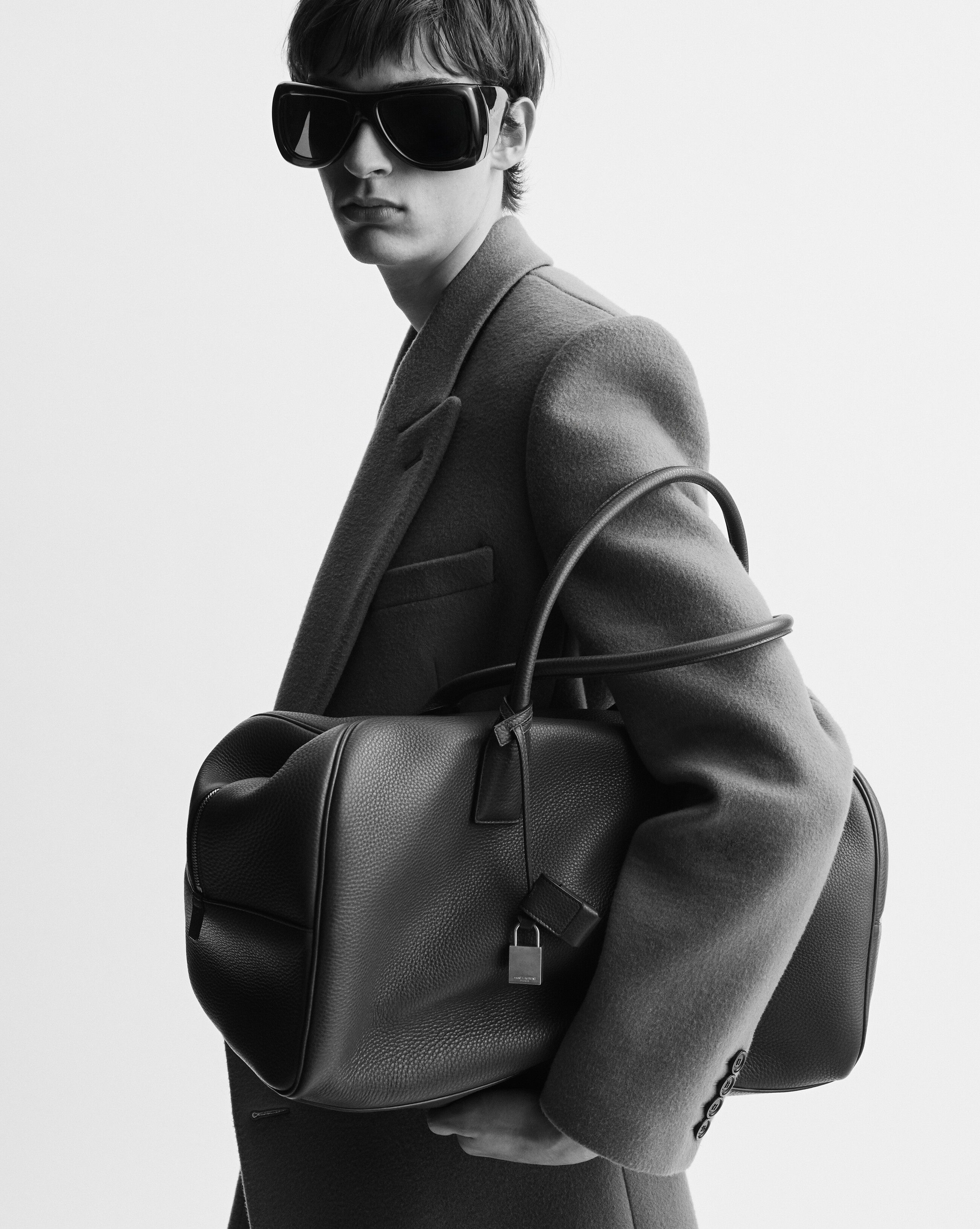 medium BOWLING duffle in grained leather with Strap