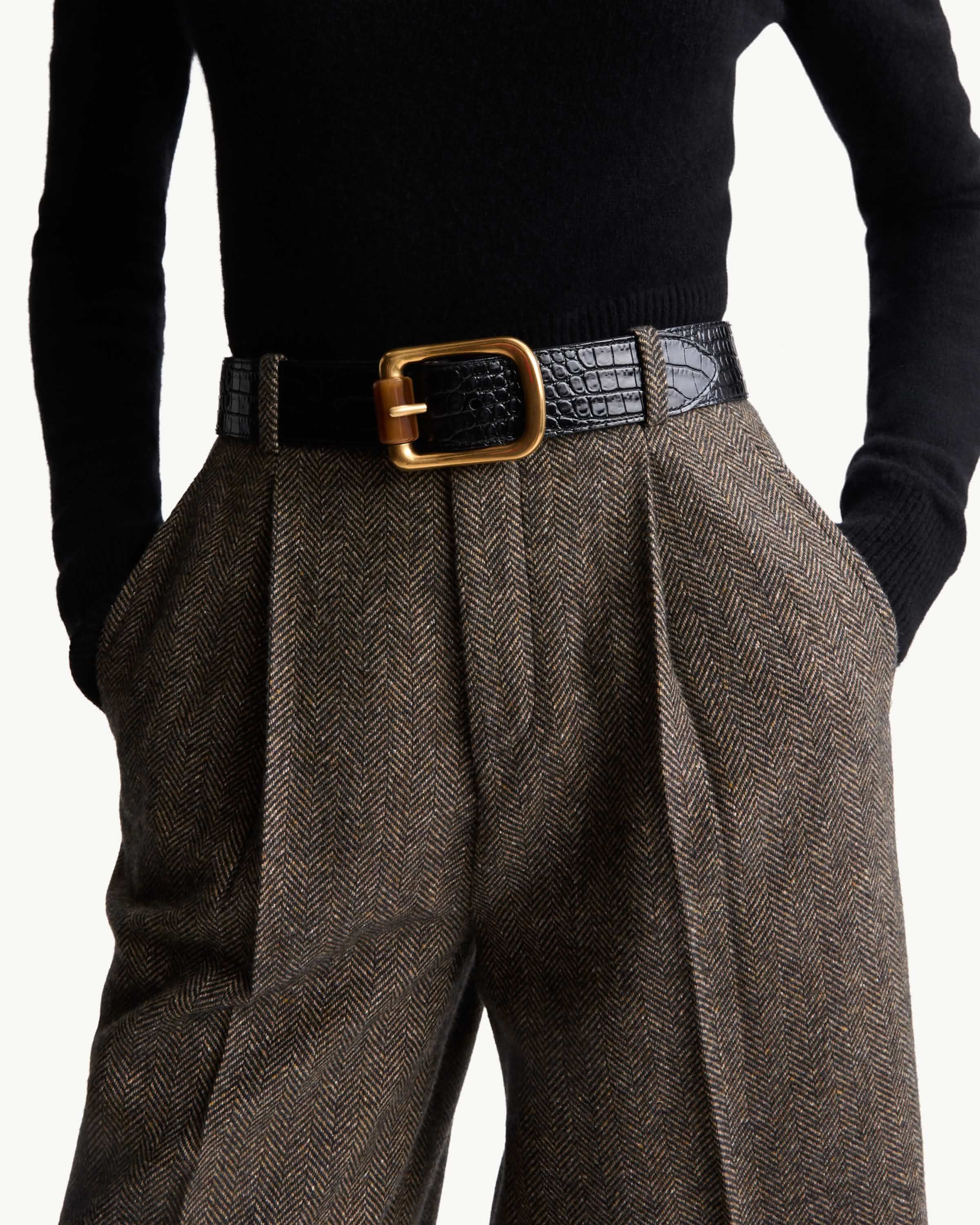 cylinder buckle belt in crocodile-embossed leather