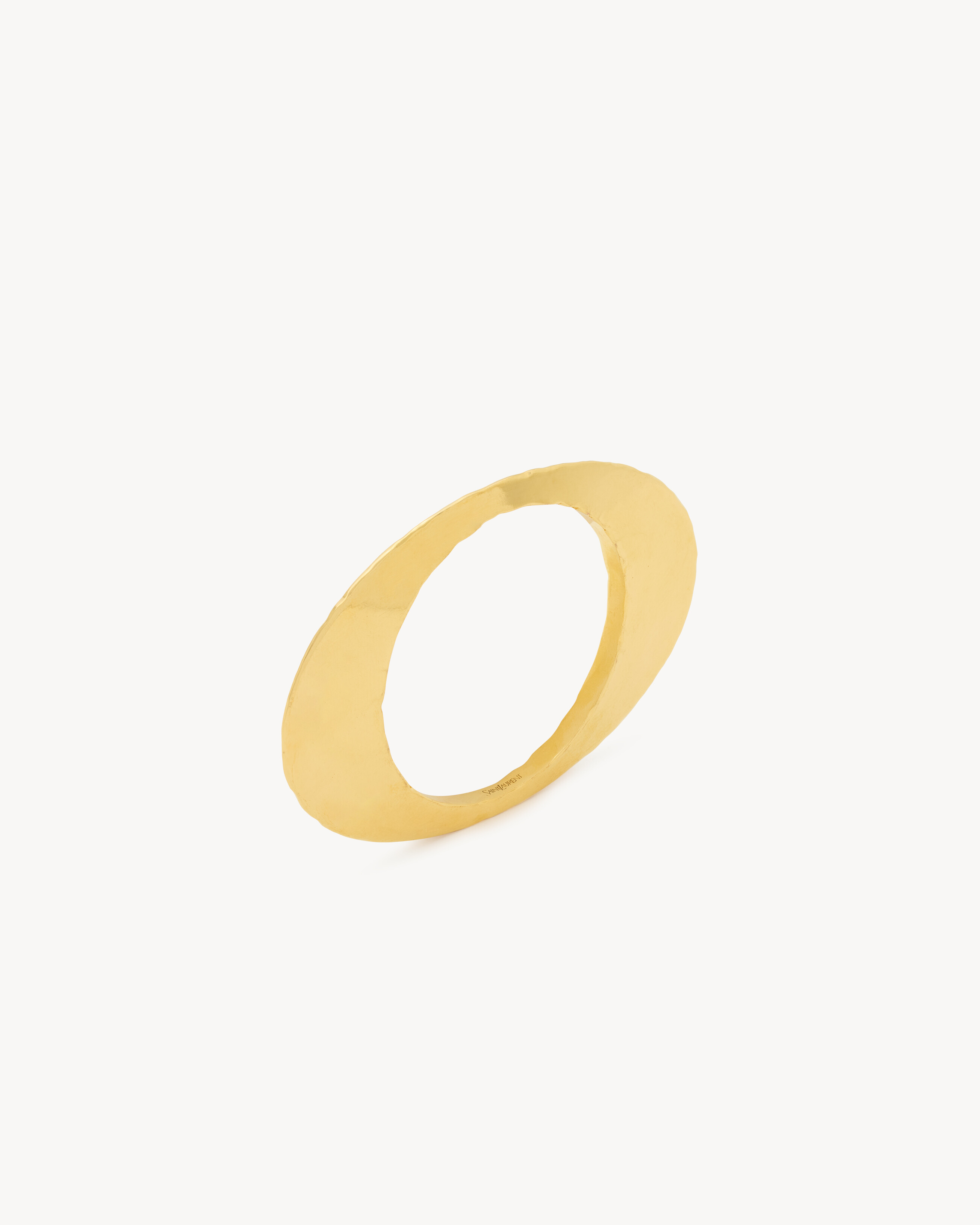 Pulsera rígida en forma de lámina de metal