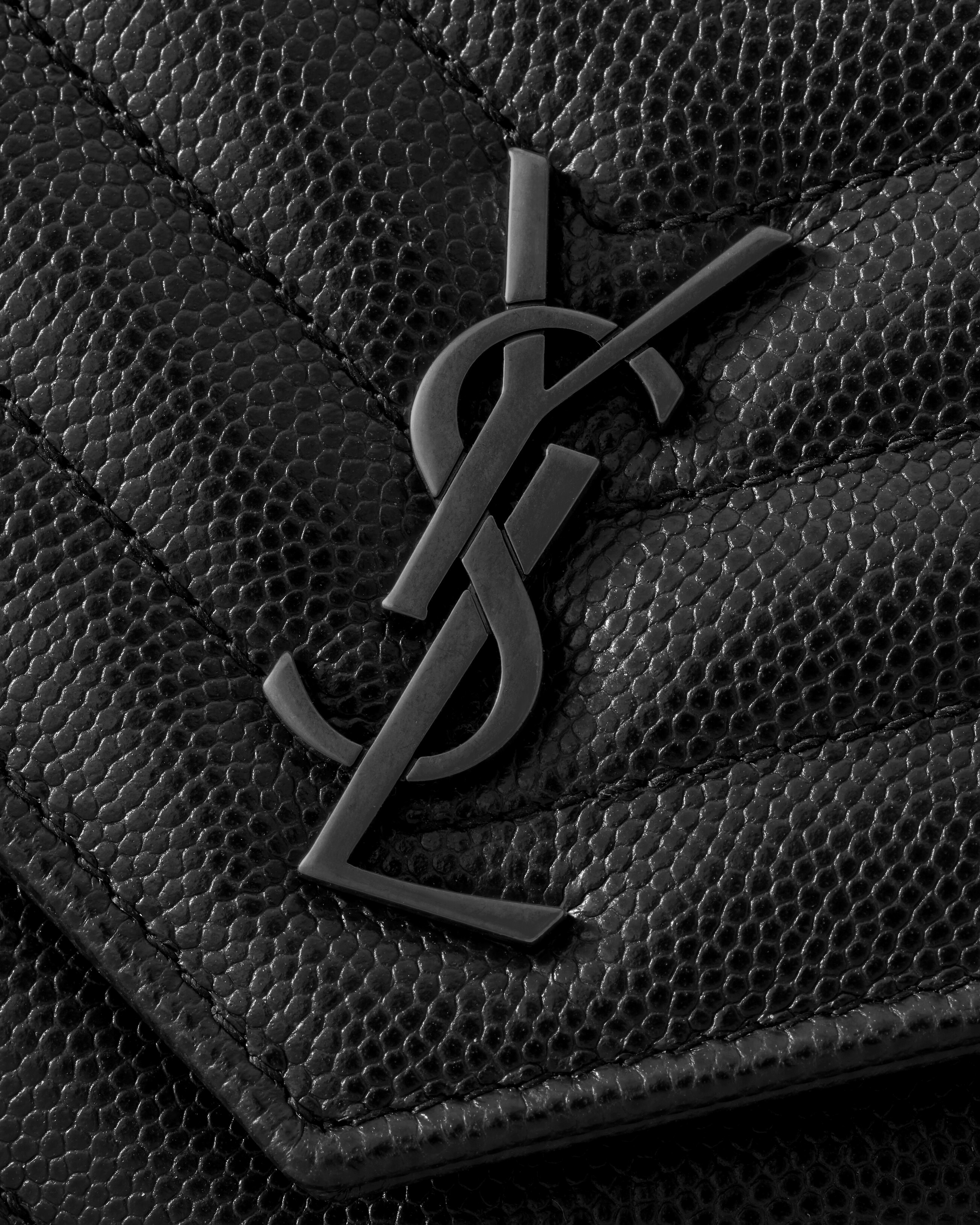 CASSANDRE ENVELOPE CHAIN WALLET IN GRAIN DE POUDRE LEATHER