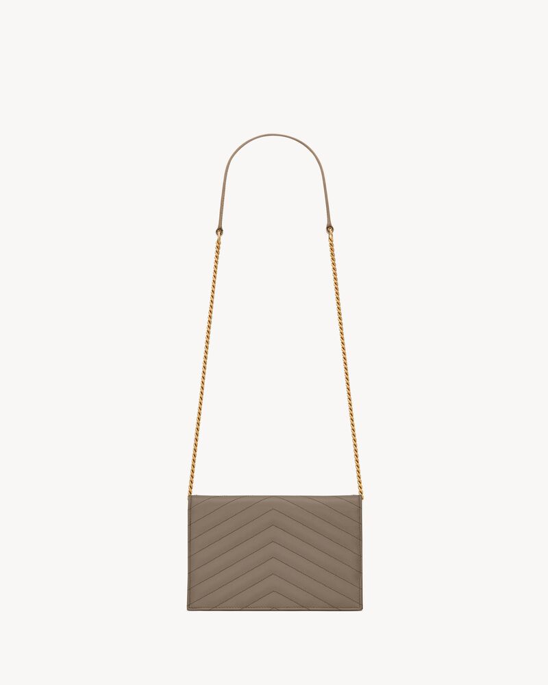 CASSANDRE envelope chain wallet in GRAIN DE POUDRE leather