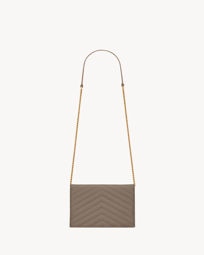 CASSANDRE envelope chain wallet in GRAIN DE POUDRE leather