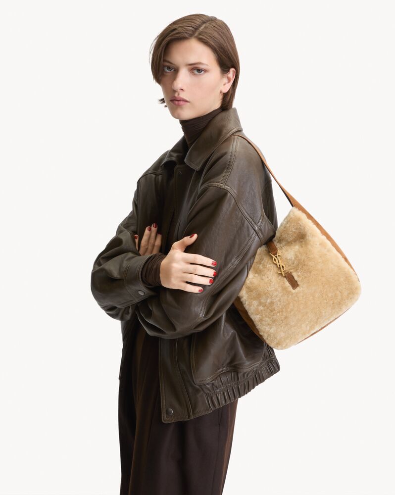 LE 5 À 7 supple small in shearling and suede