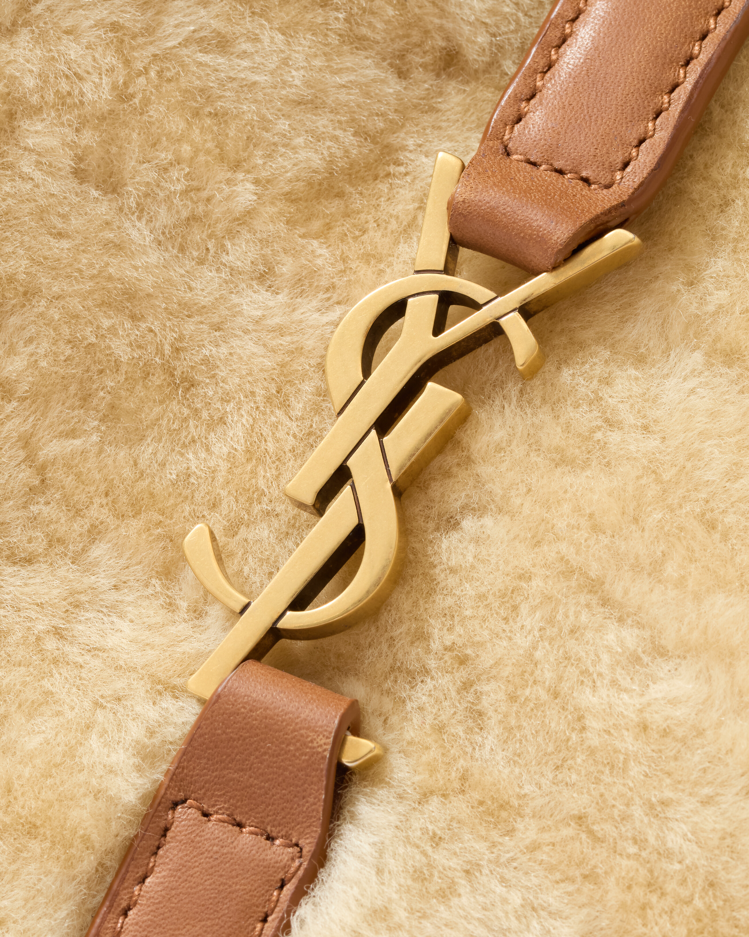 LE 5 À 7 BABY BEA in shearling