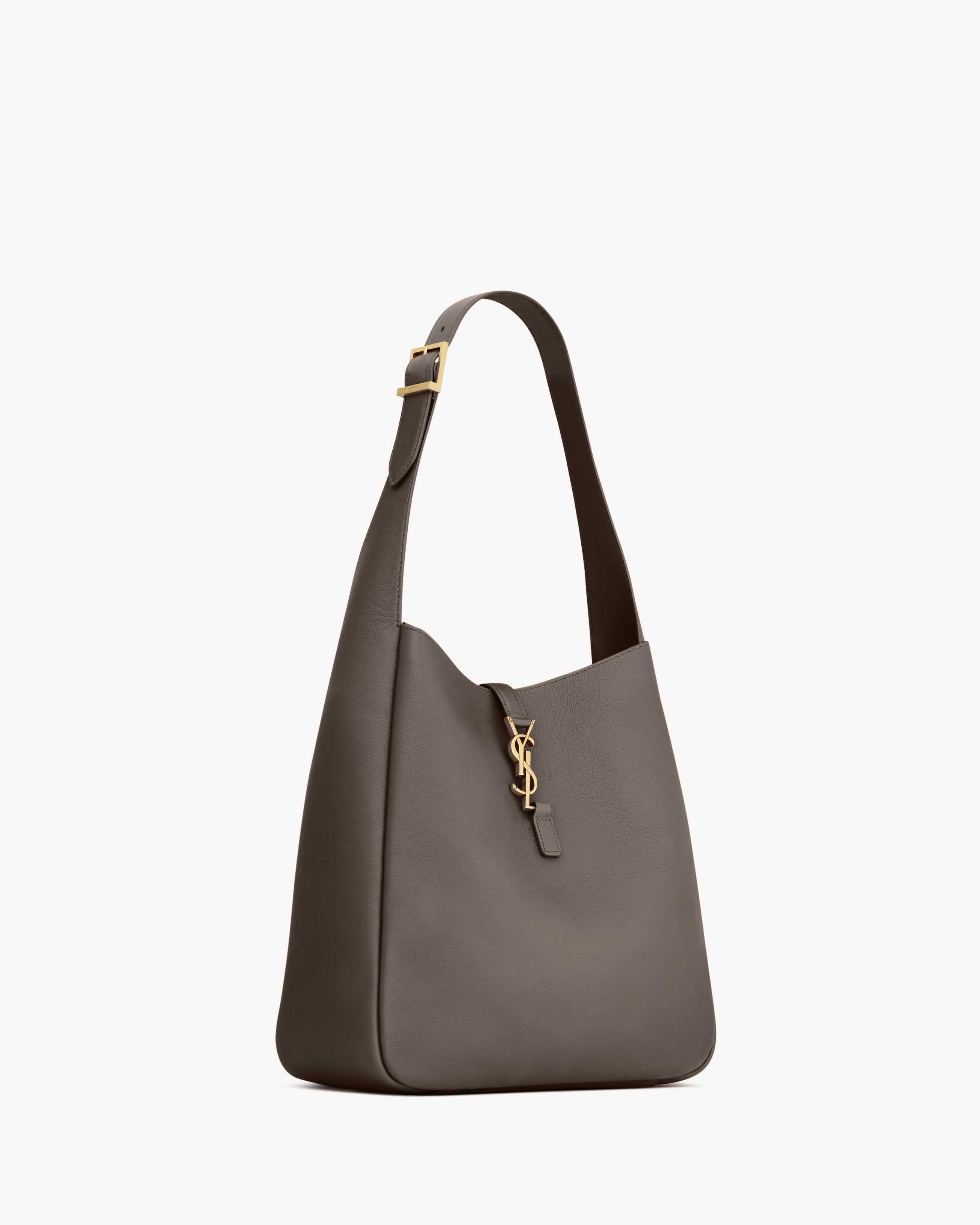 LE 5 À 7 supple large in grained leather