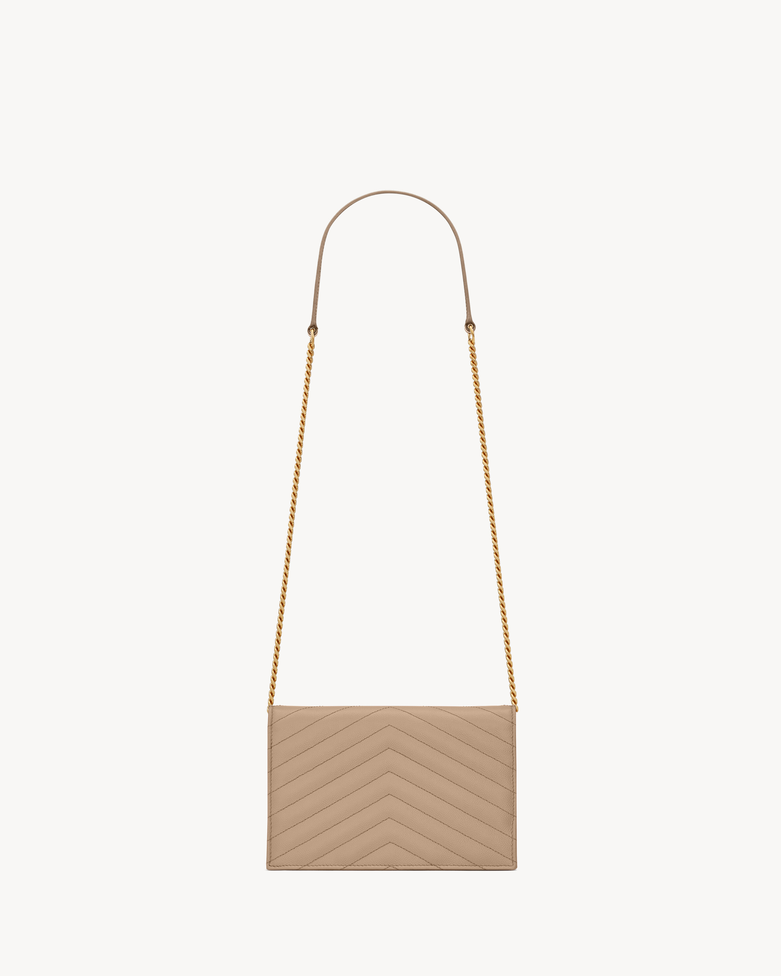 CASSANDRE ENVELOPE CHAIN WALLET IN GRAIN DE POUDRE LEATHER