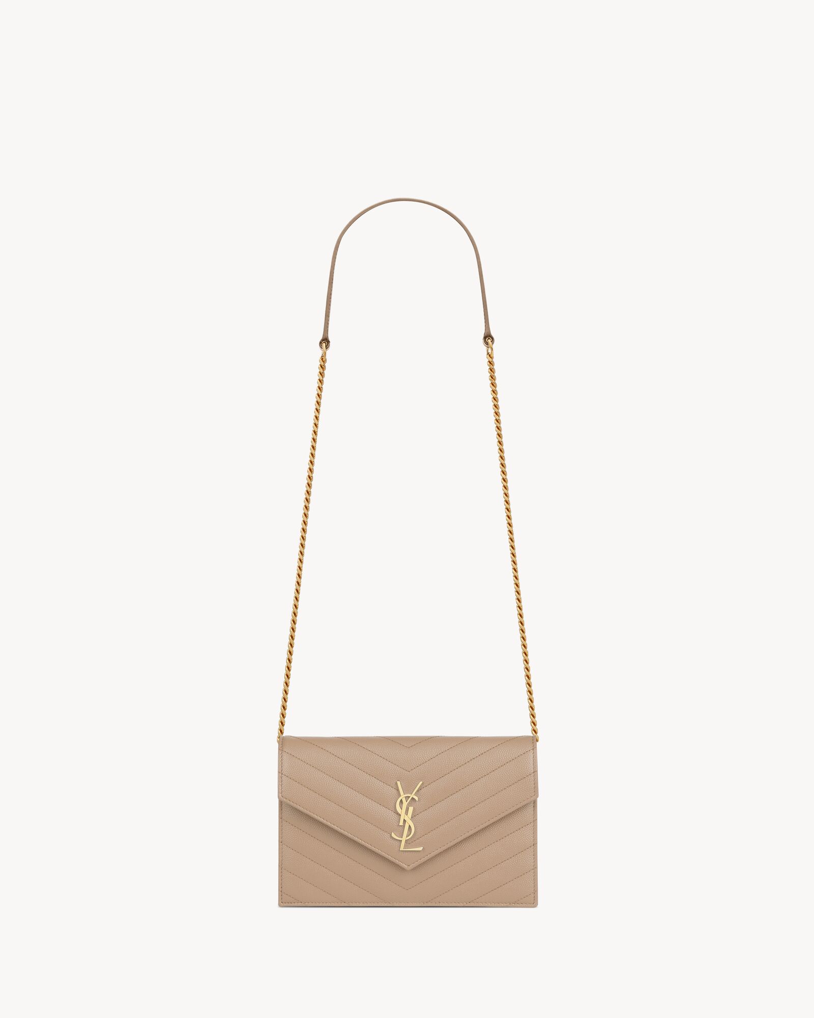 CASSANDRE ENVELOPE CHAIN WALLET IN GRAIN DE POUDRE LEATHER — 857605BOW012721