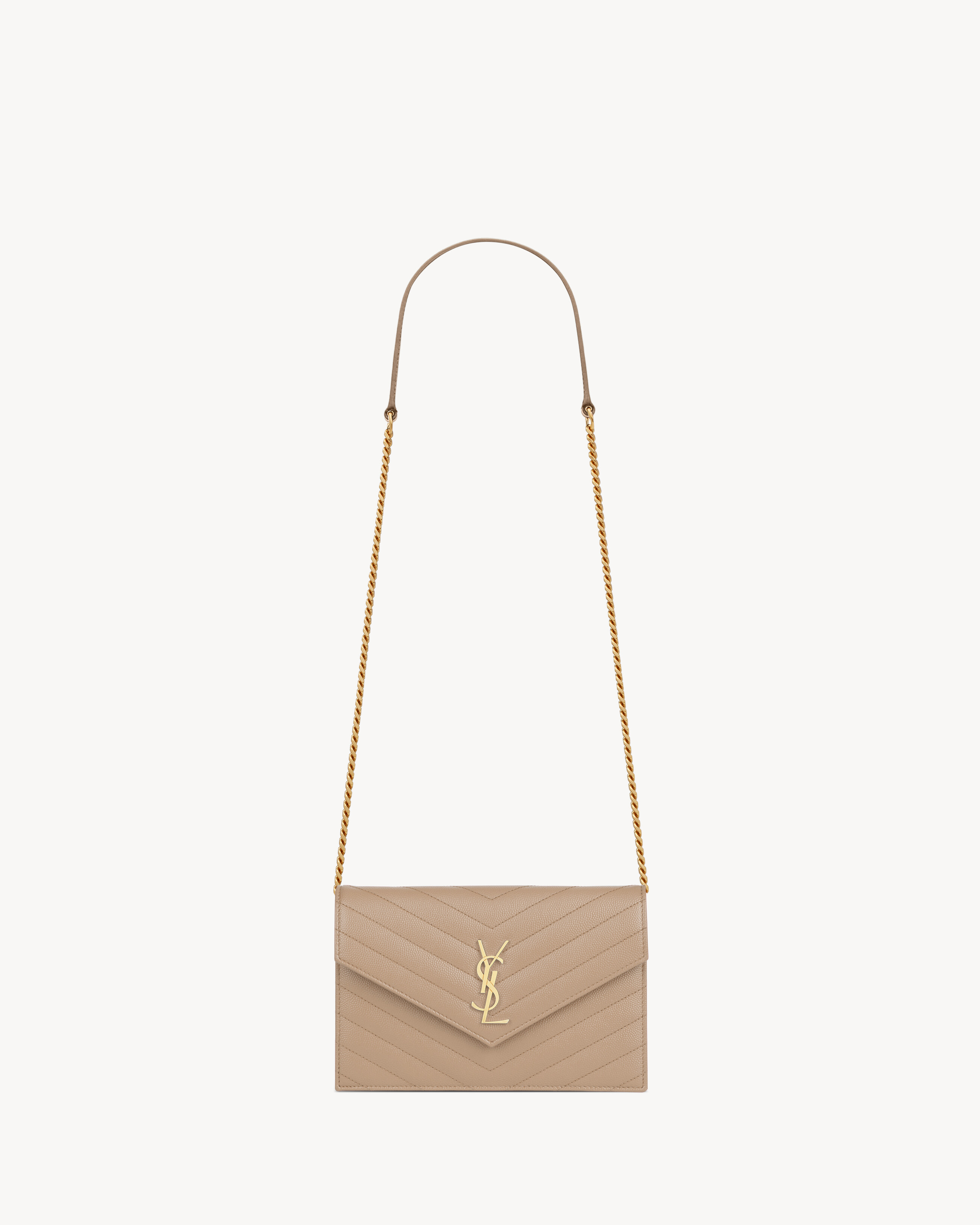 CASSANDRE ENVELOPE CHAIN WALLET IN GRAIN DE POUDRE LEATHER