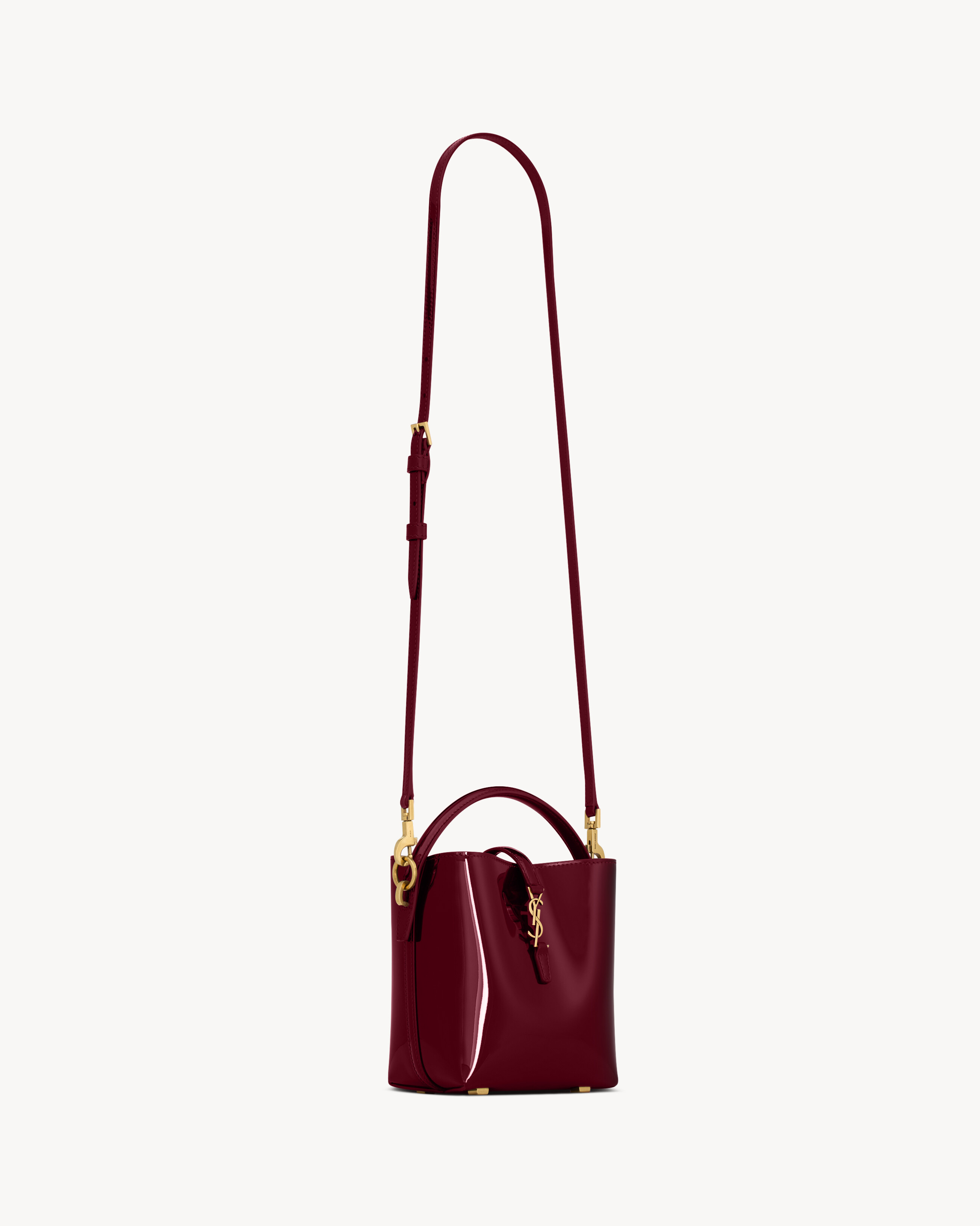 LE 37 mini en cuir verni