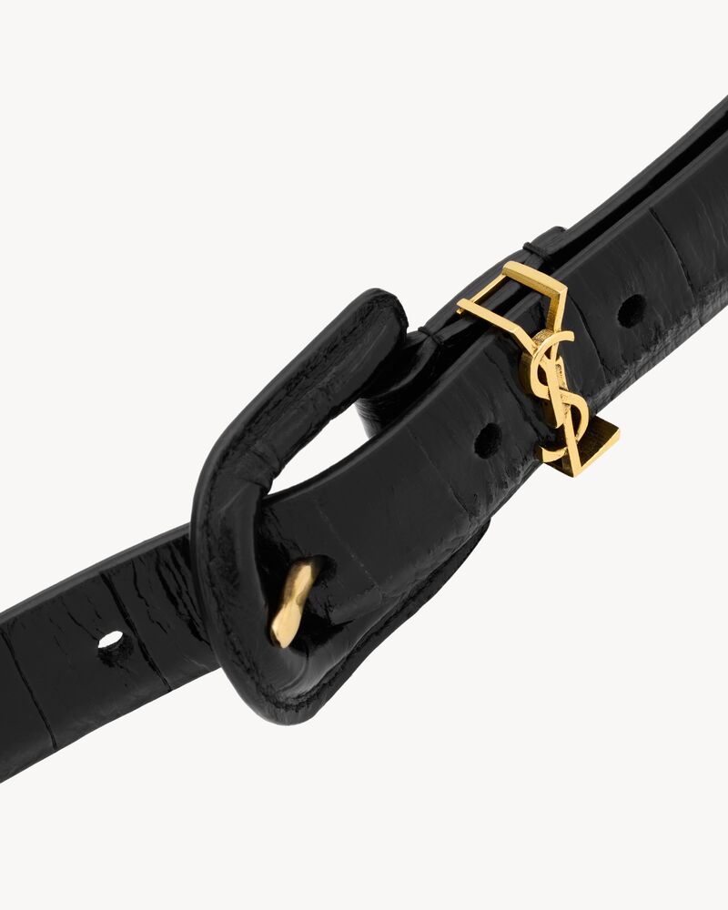 CASSANDRE covered U buckle thin belt in crocodile-embossed leather