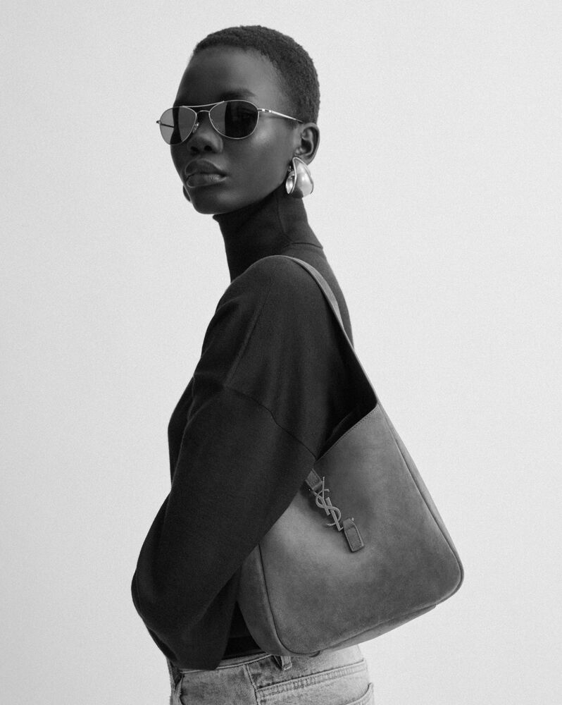 LE 5 À 7 supple small in suede