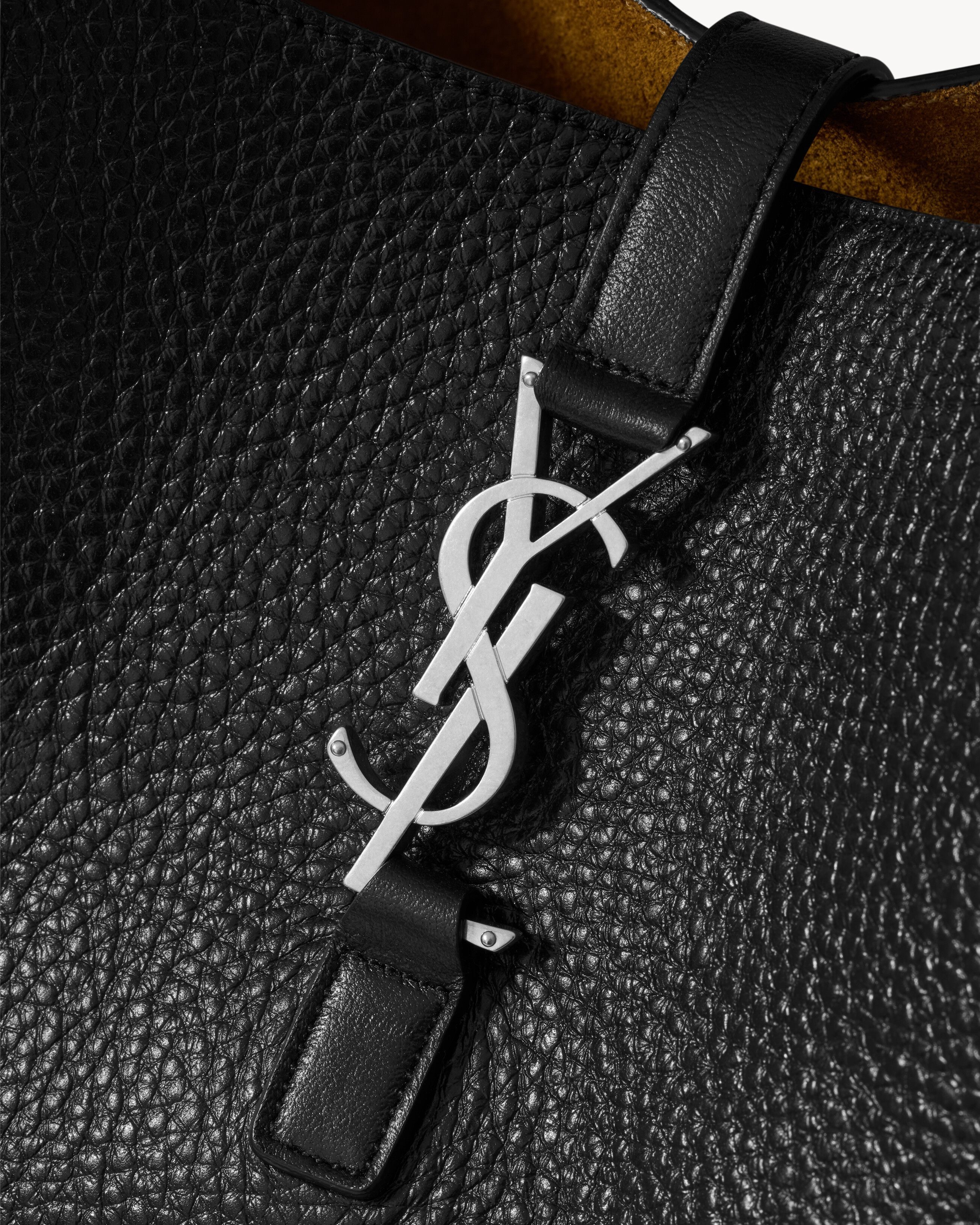 LE 5 À 7 maxi hobo in grained leather