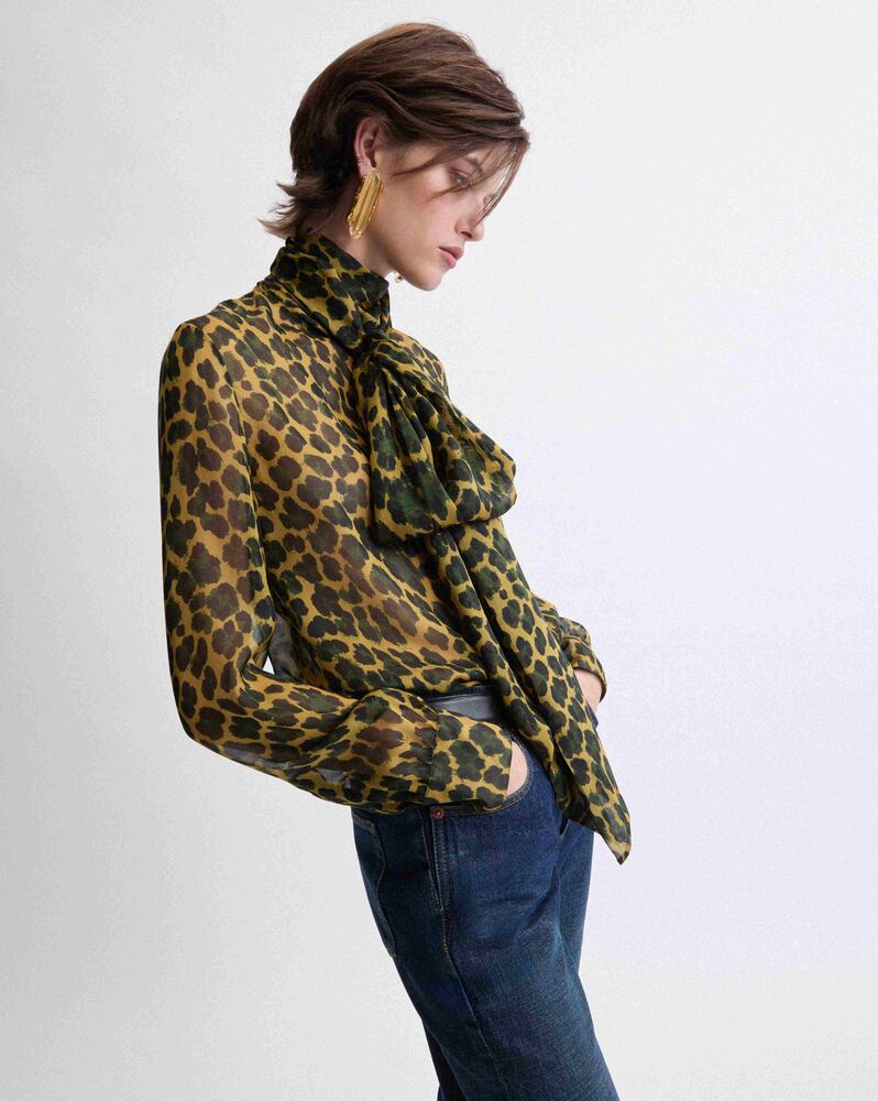 Blouse à lavallière en mousseline de soie léopard