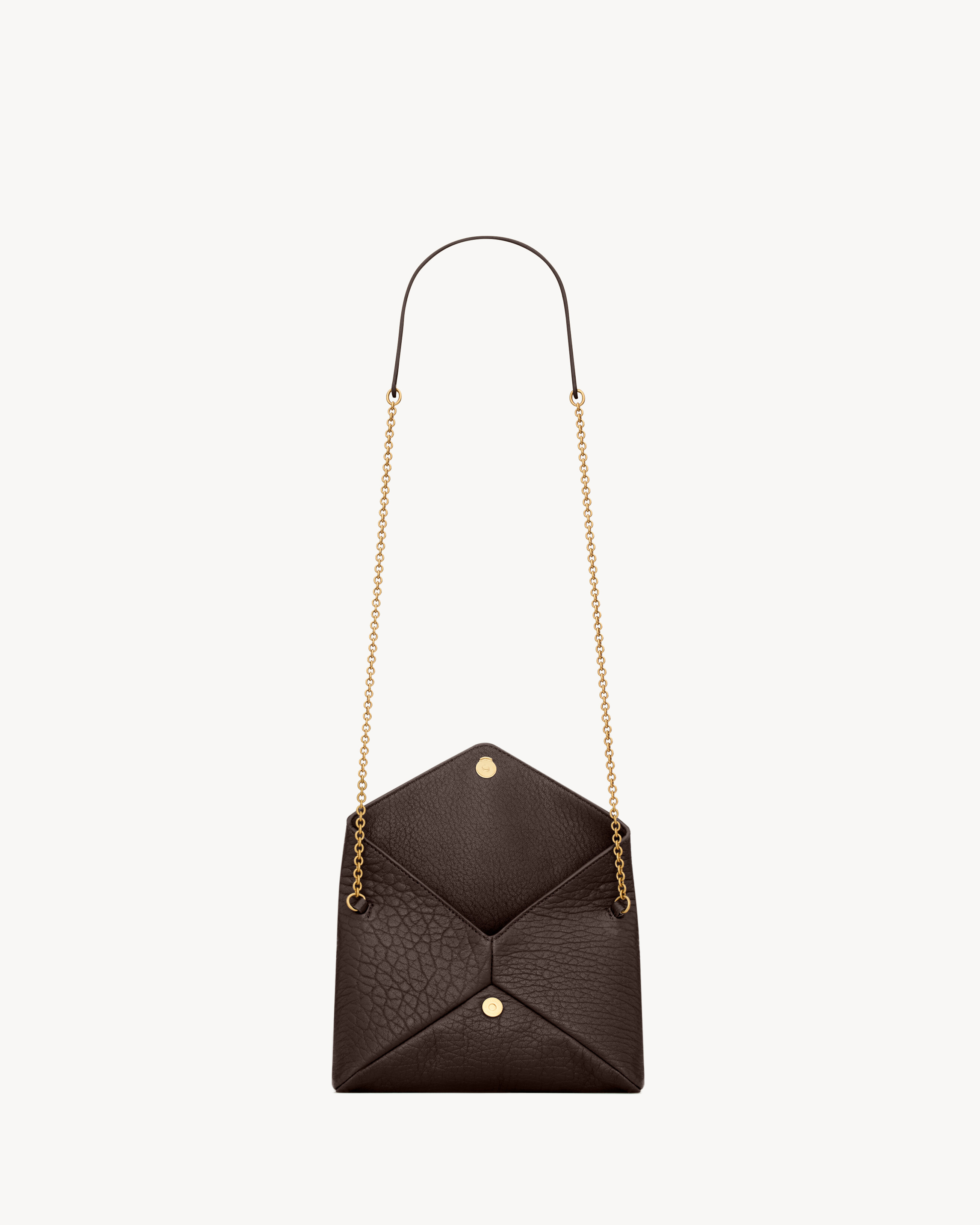 Pochette pequeña con cadena Cassandre de piel de cordero