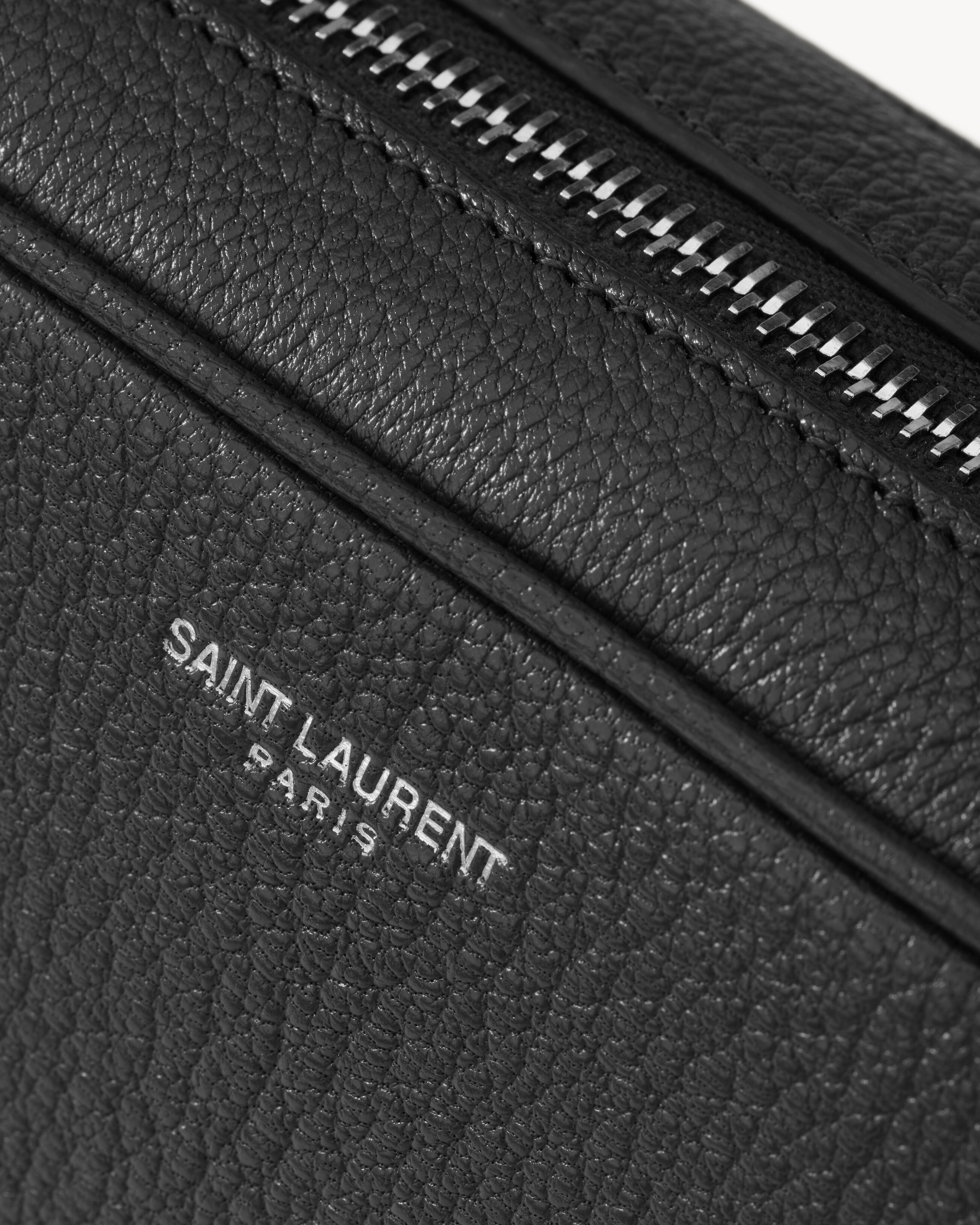 SAINT LAURENT 小型粒面皮革相機袋