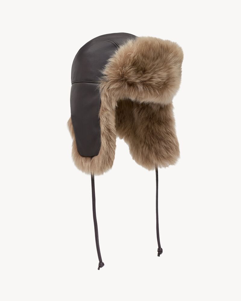 chapéu estilo aviador em couro de cordeiro com shearling