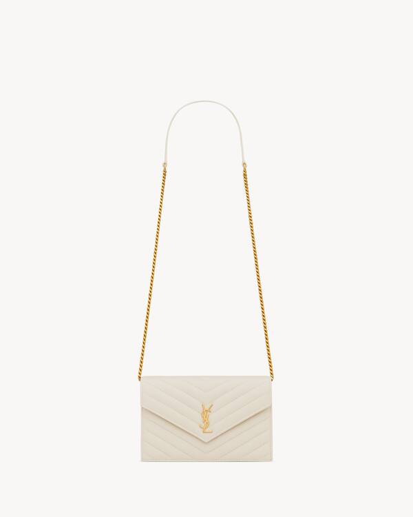 CASSANDRE ENVELOPE CHAIN WALLET IN GRAIN DE POUDRE LEATHER