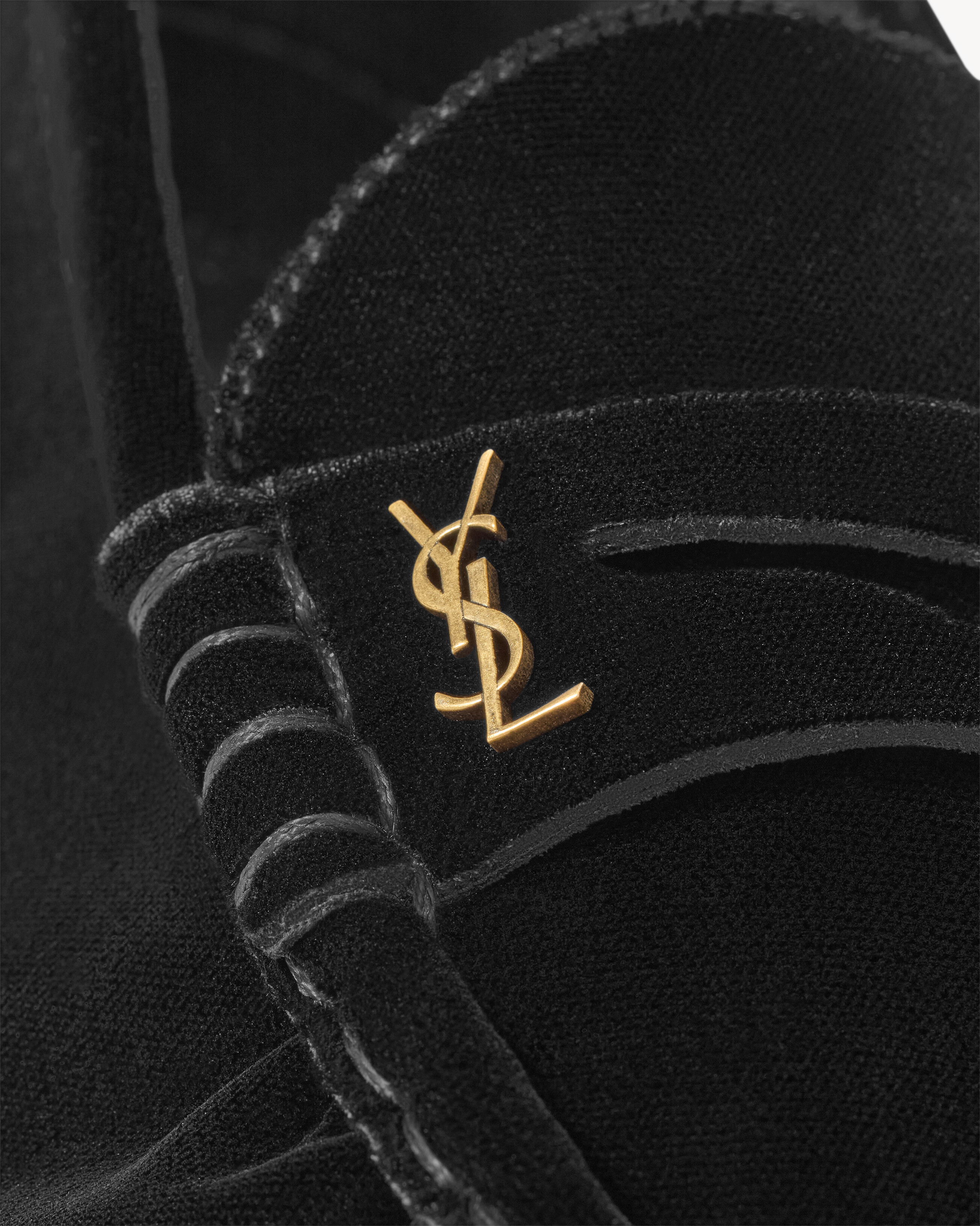 LE LOAFER supple in velvet