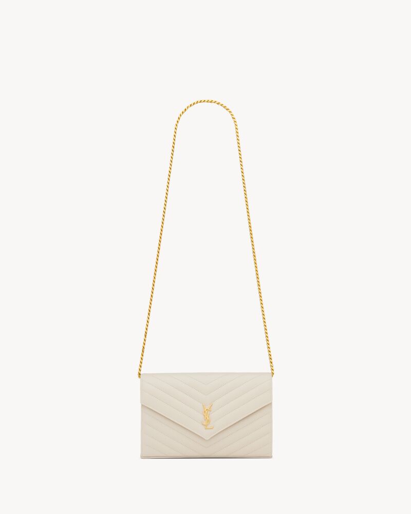 Cartera clásica con cadena Cassandre de piel efecto grain de poudre
