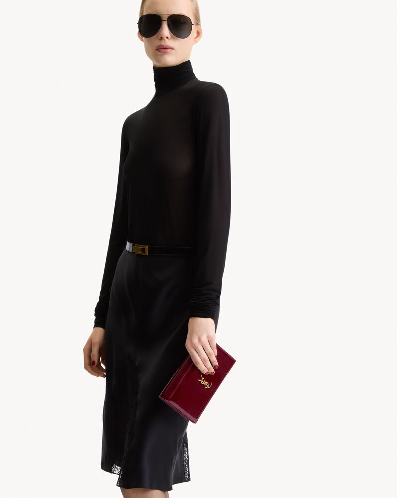 CASSANDRE envelope chain wallet in patent leather