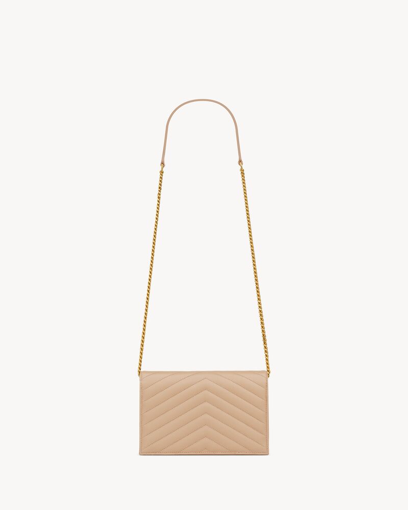 CASSANDRE ENVELOPE CHAIN WALLET IN GRAIN DE POUDRE LEATHER