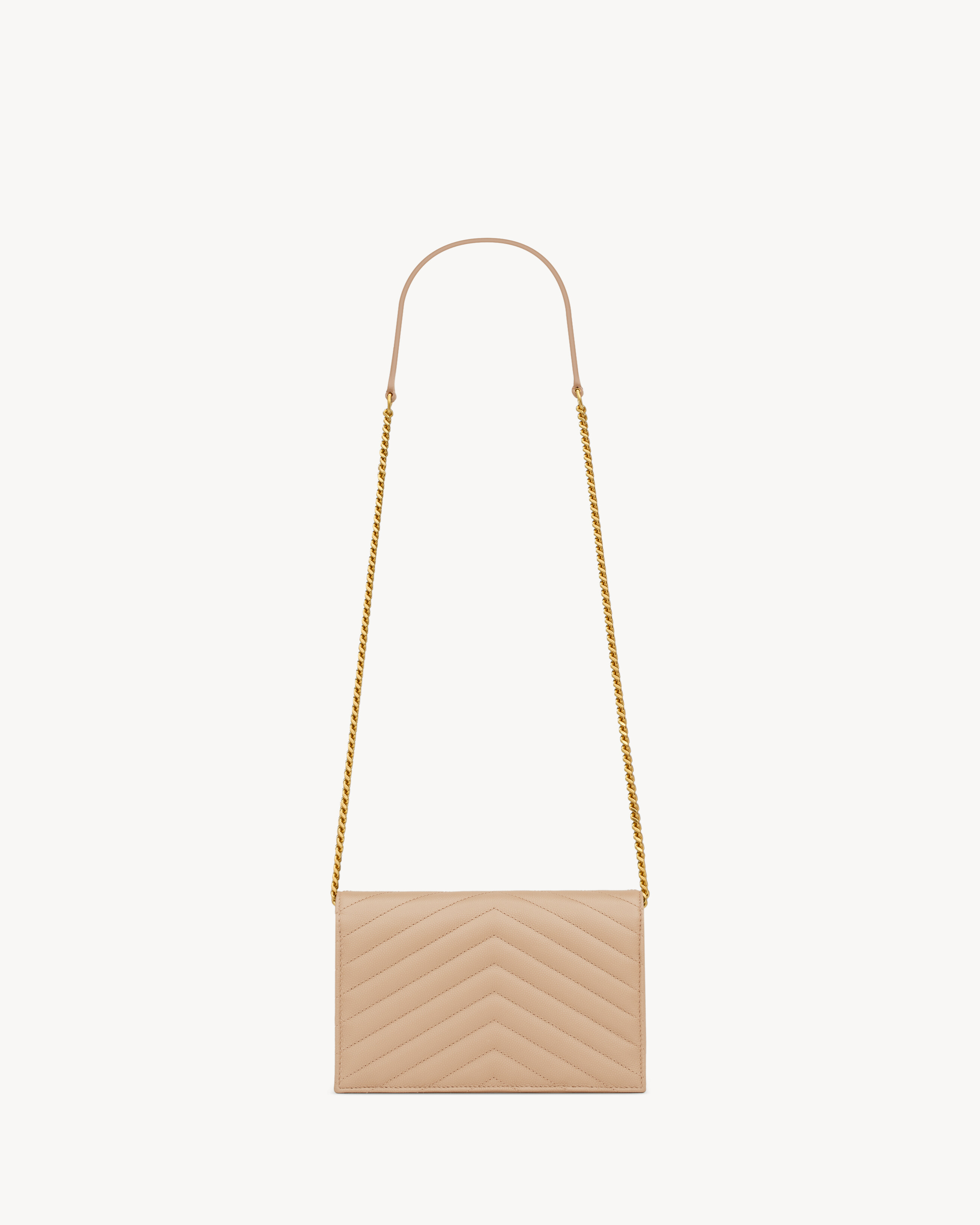 CASSANDRE ENVELOPE CHAIN WALLET IN GRAIN DE POUDRE LEATHER