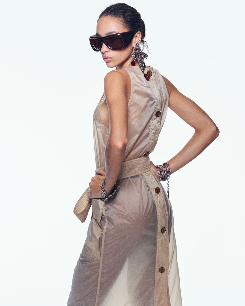 button-back dress in nylon