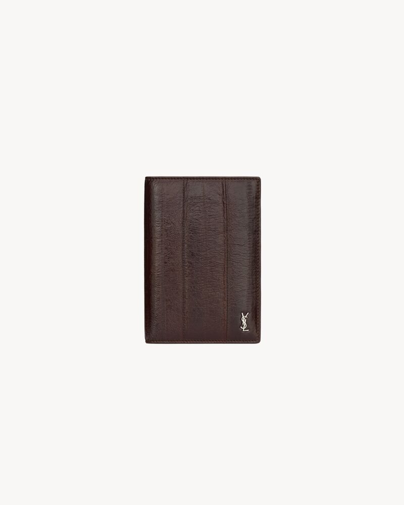 TINY CASSANDRE passport case in eel