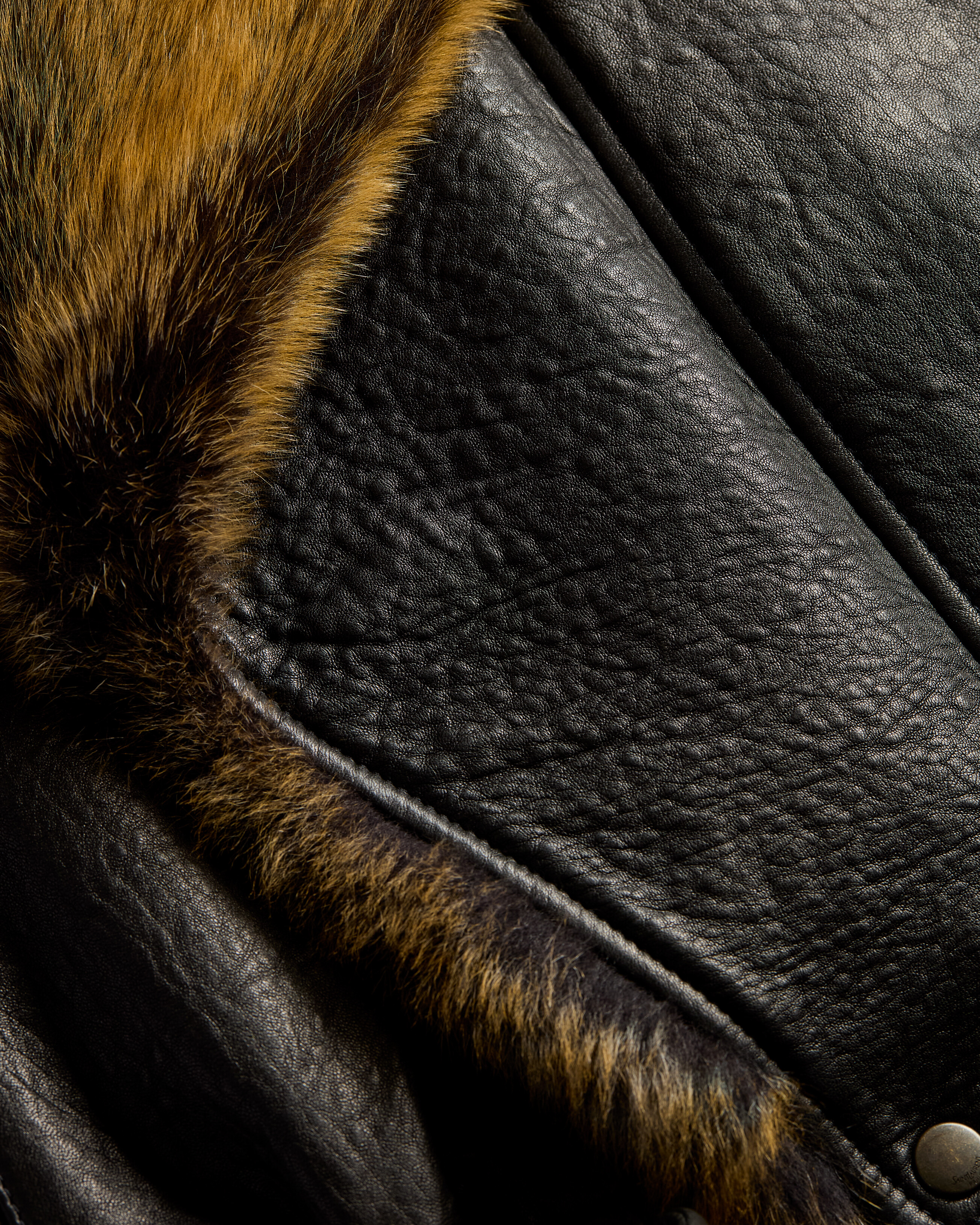 Bomberjacke aus Bubble-Lammleder und Shearling