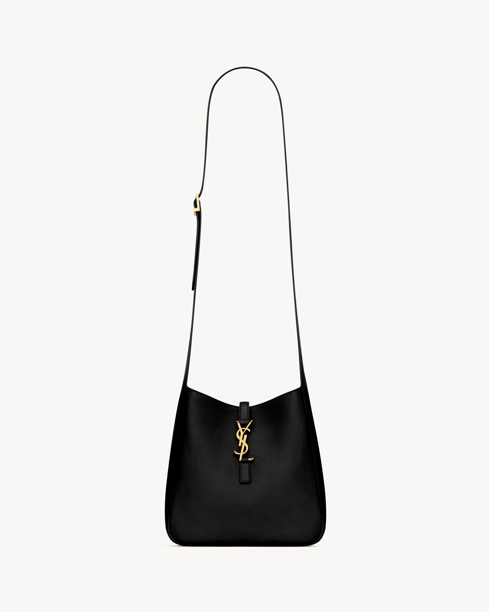 LE 5 À 7 supple crossbody in grained leather — A0021IAAAUQ1000