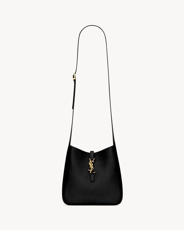 LE 5 À 7 supple crossbody in grained leather in Black | Saint