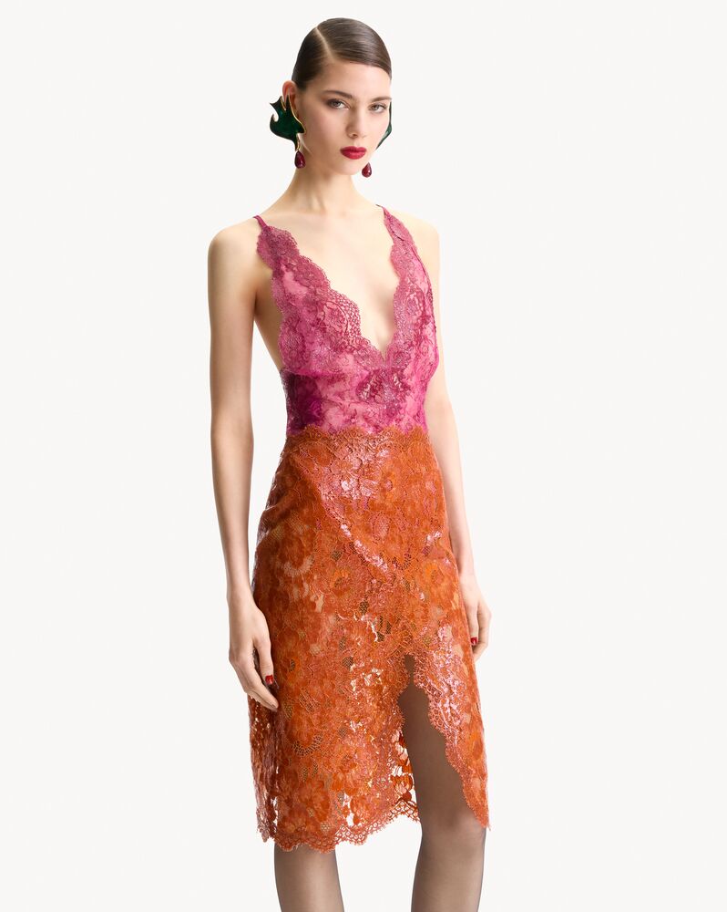 split pencil skirt in silicone-coated lace