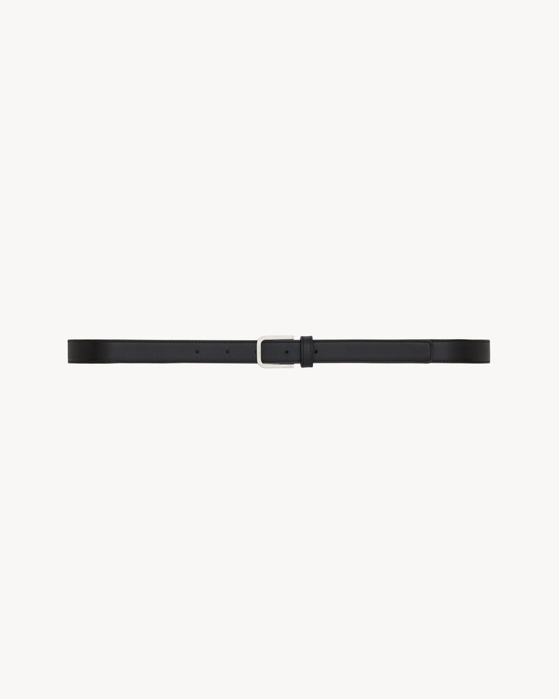 cinto minimalista em couro liso