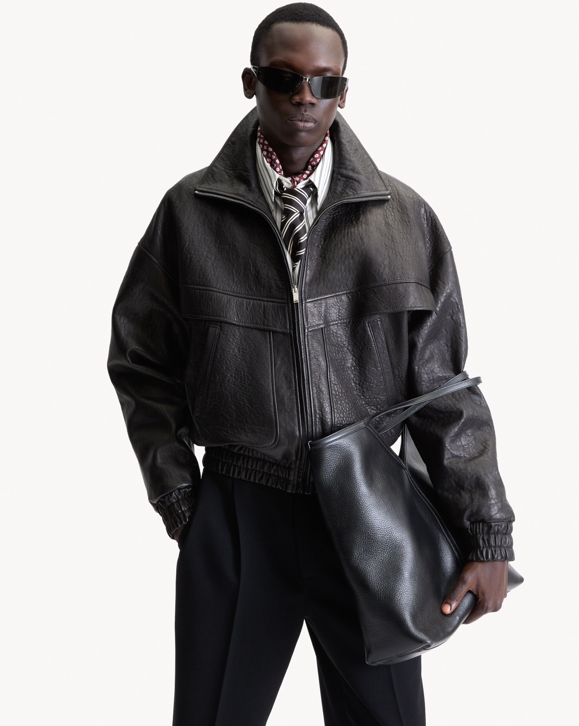 Y Thin トート (レザー) ブラック | Saint Laurent | YSL JP | ID