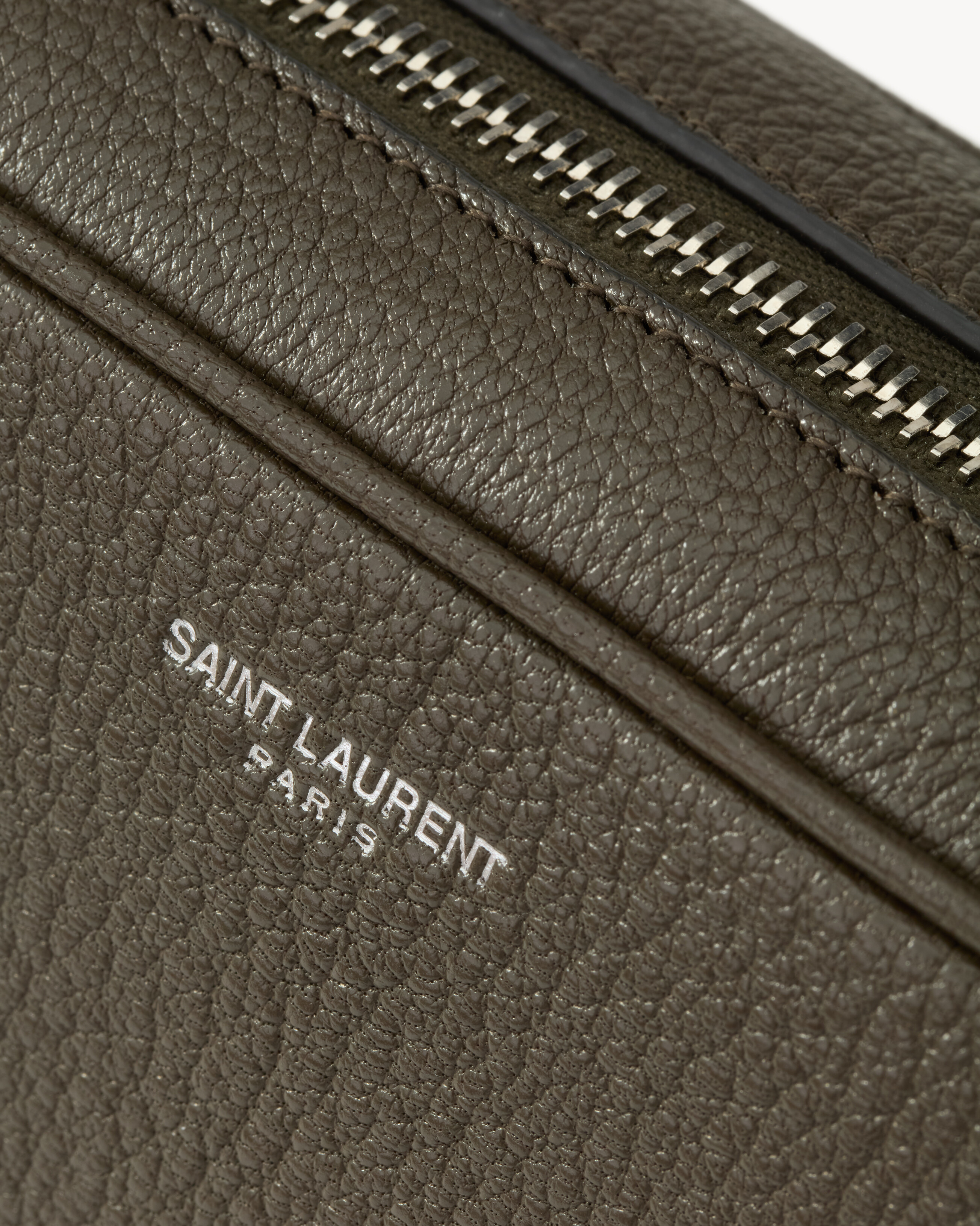 SAINT LAURENT 小型粒面皮革相機袋