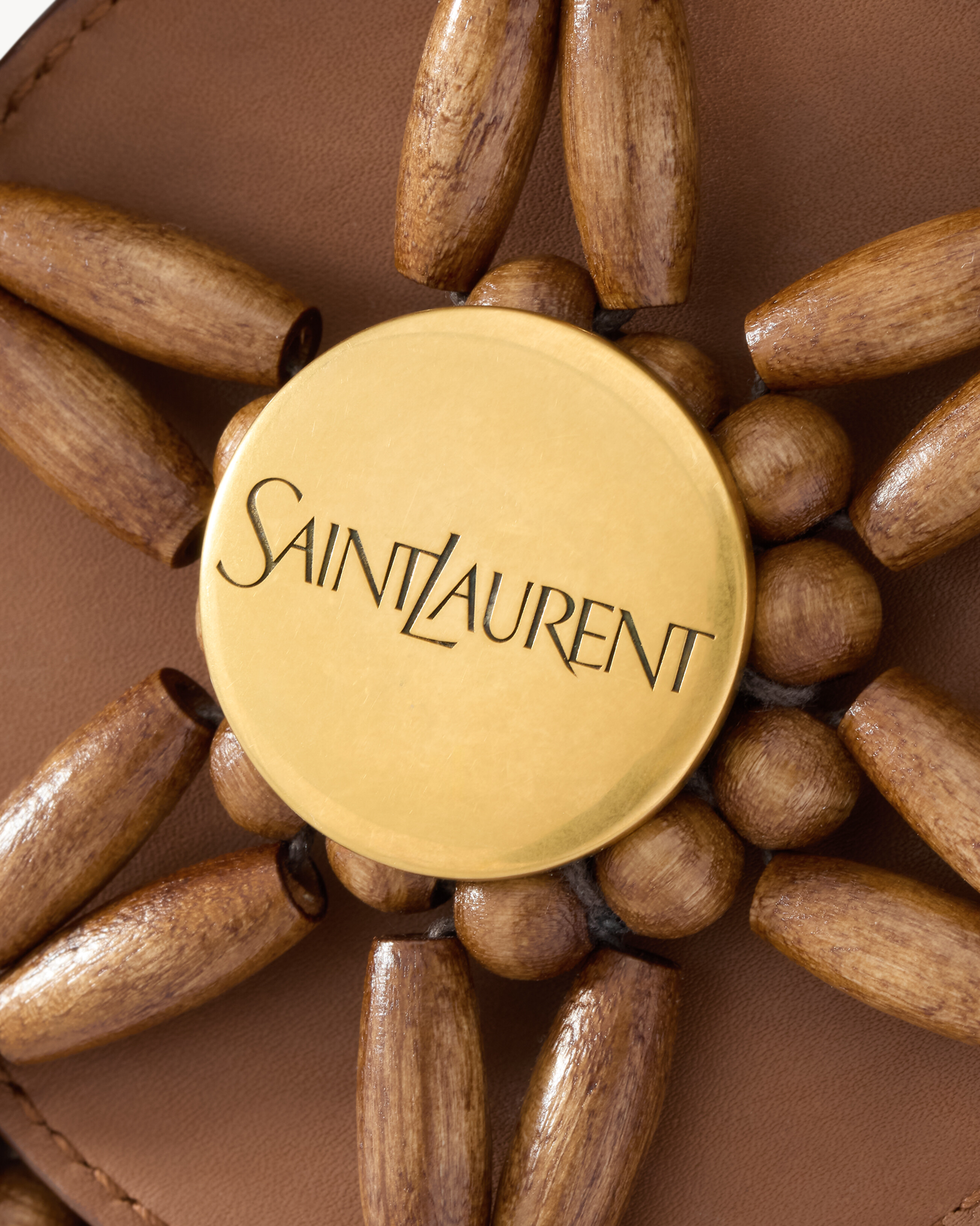 CASSANDRE mini bucket in wood beads